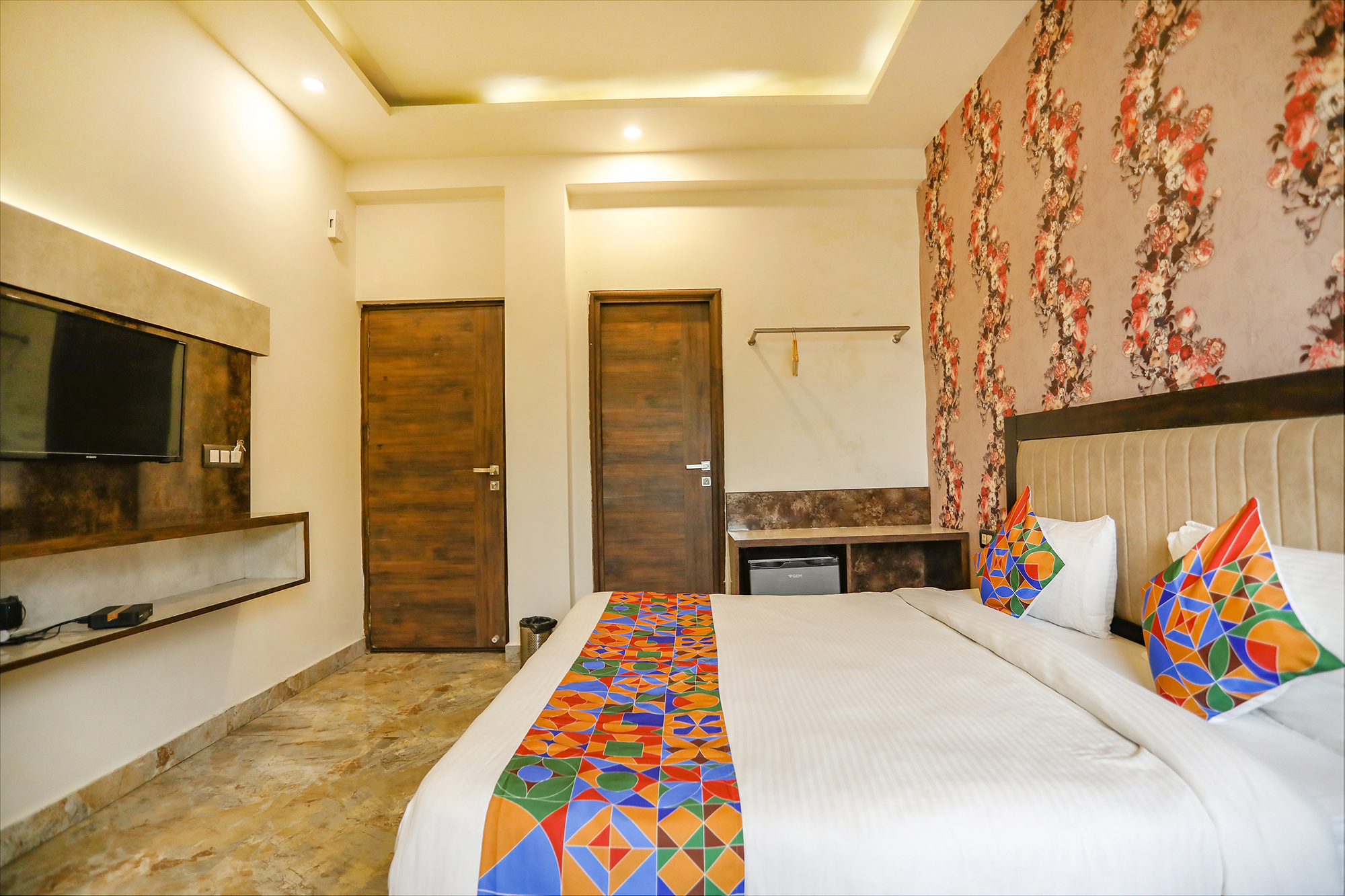 FabHotel Enaya Residency, Noida 4