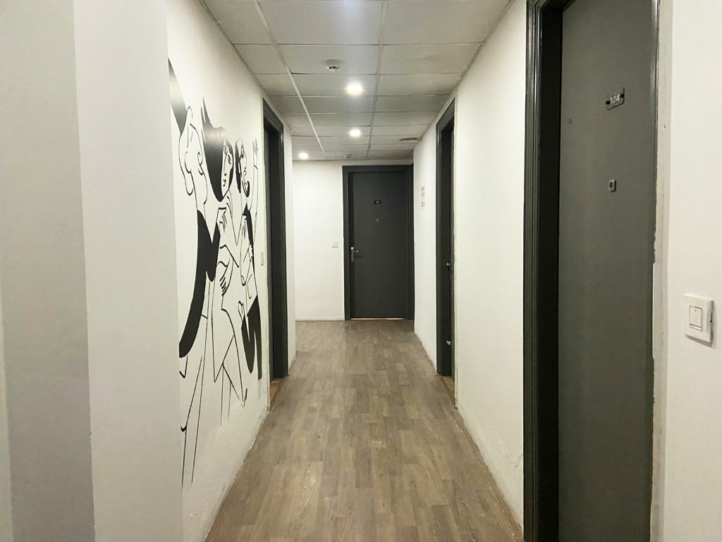 Hotel Gray Saffron, New Delhi 4