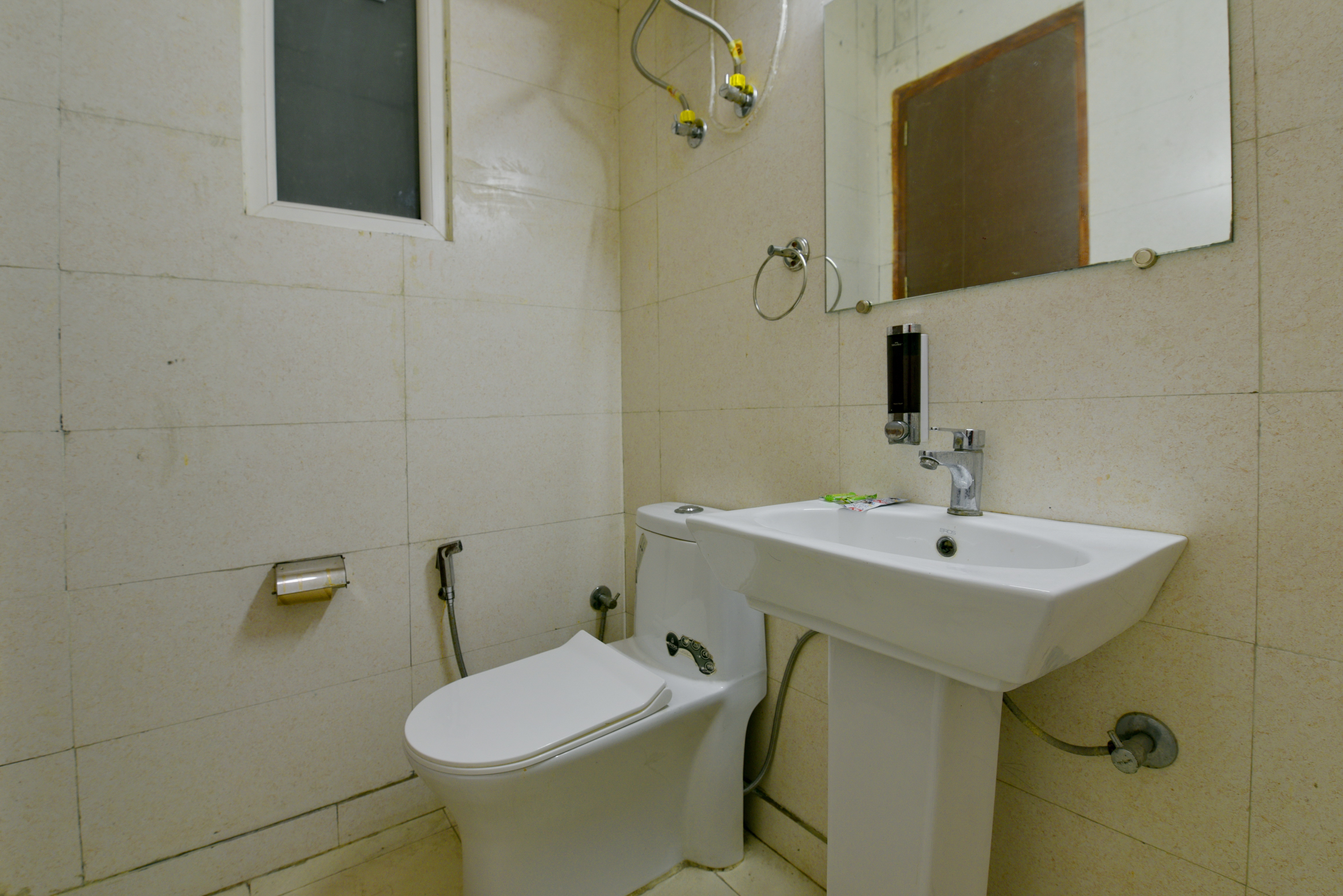 Hotel Silver Saffron, New Delhi 3