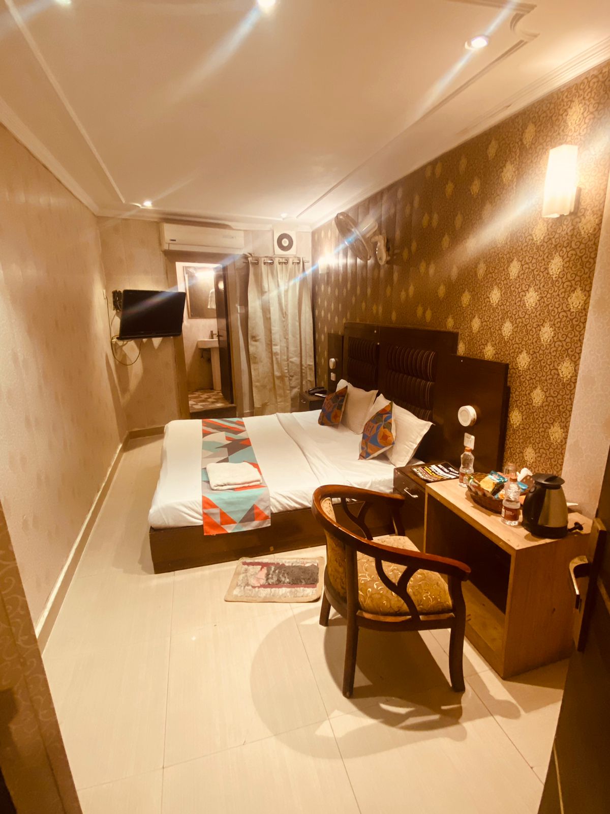 Hotel Red Blu, New Delhi 3