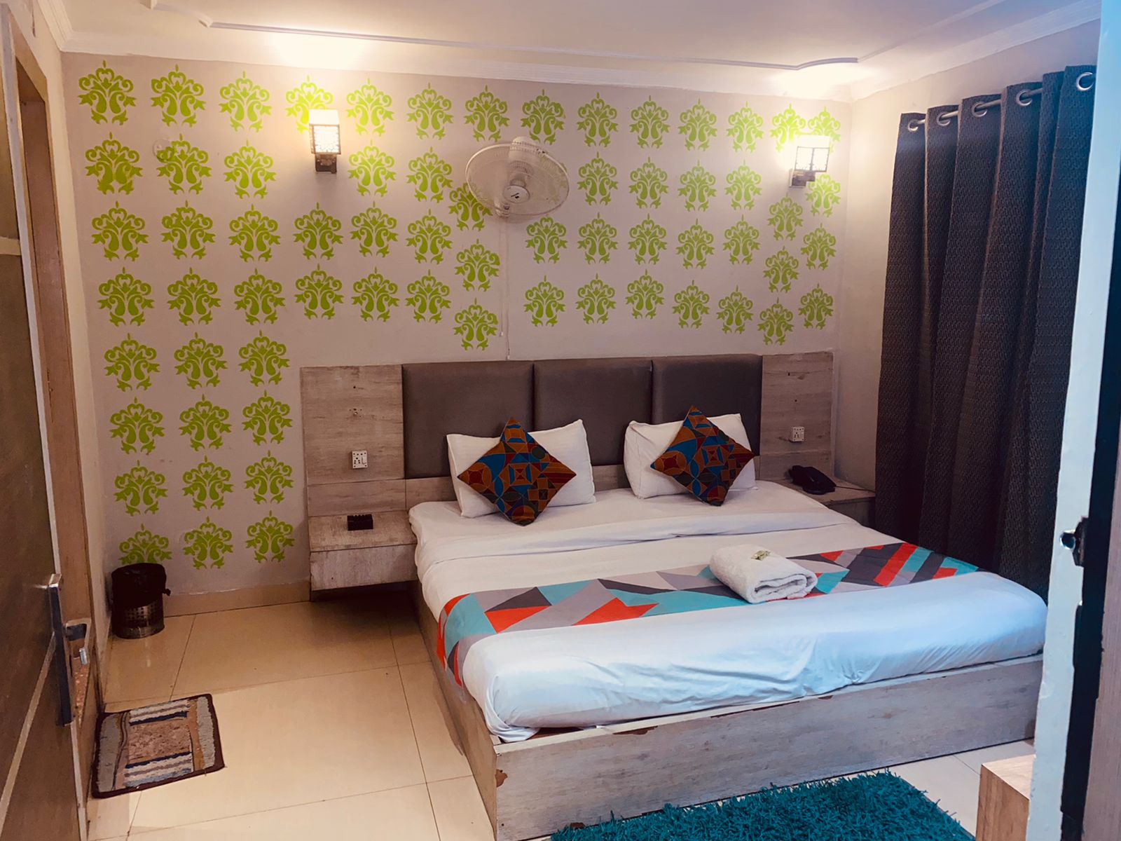 Hotel Red Blu, New Delhi 4