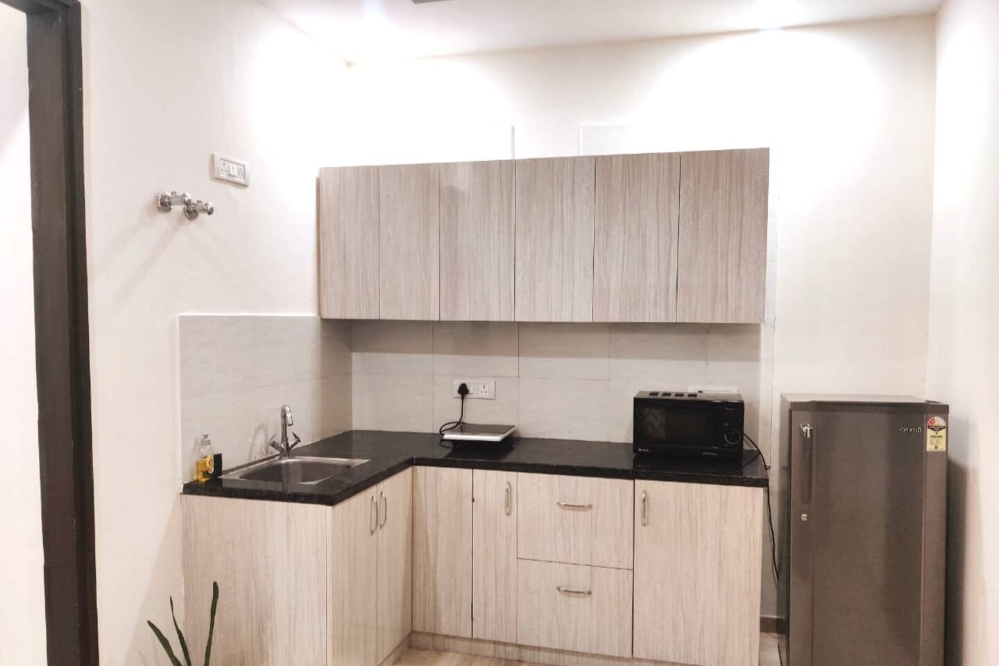 BluO Studio DLF Golf Course Road - Balcony ,Lift, Gurgaon 2