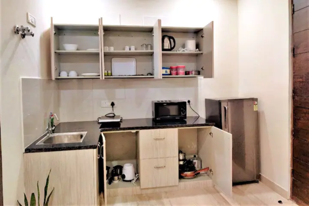 BluO Studio DLF Golf Course Road - Balcony ,Lift, Gurgaon 3