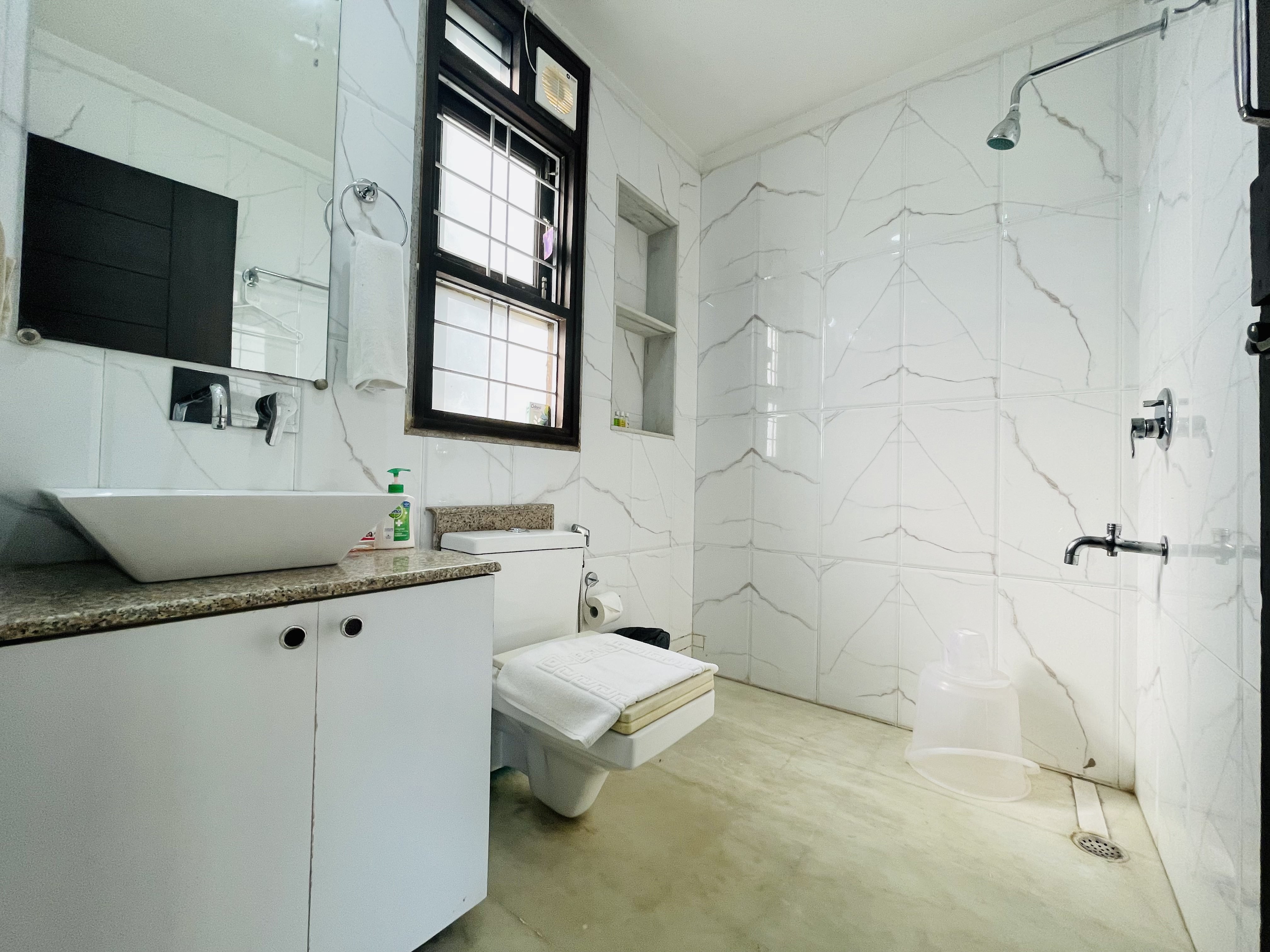 BluO Studio DLF Golf Course Road - Balcony ,Lift, Gurgaon 4