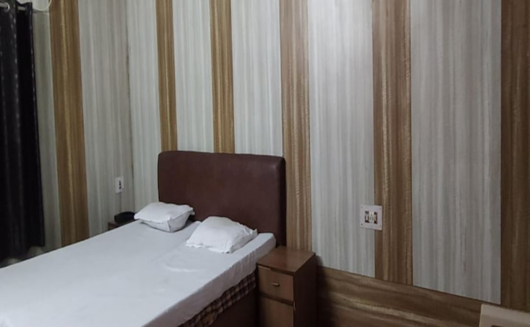 Deluxe Room AC