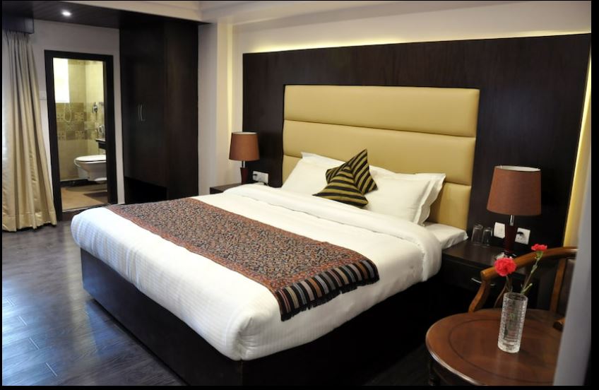 Super Deluxe Room(with Balcony and Hill View)- with only one way pick up from lift to the hotel