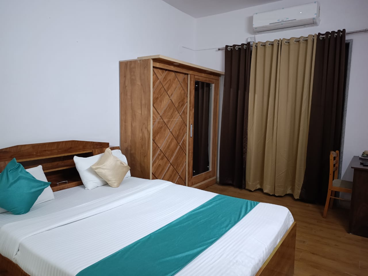 Happy Stay Near Airport Vimanagar, Pune 4