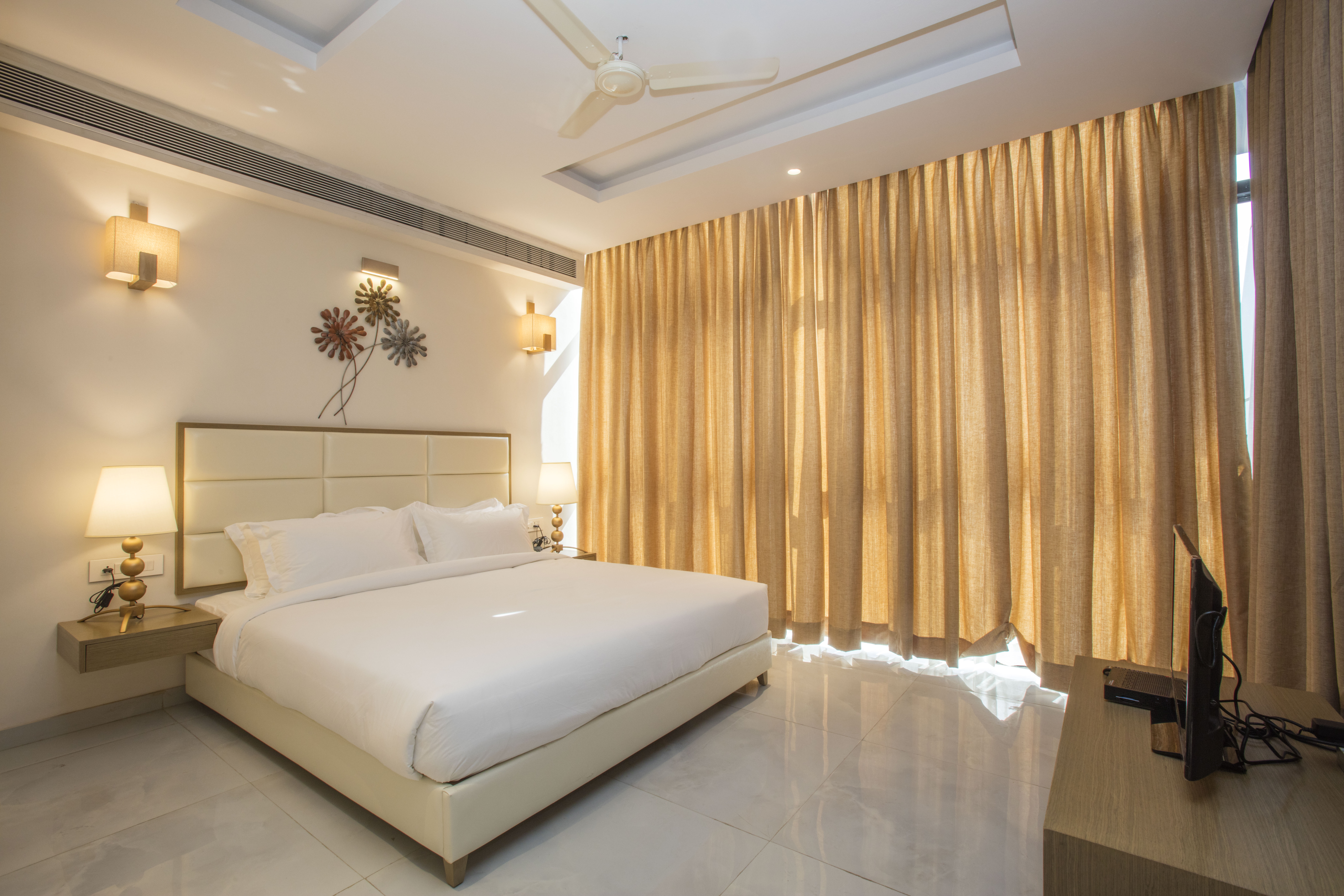 Sapphire Premium Hotel & Suite, Karad 5