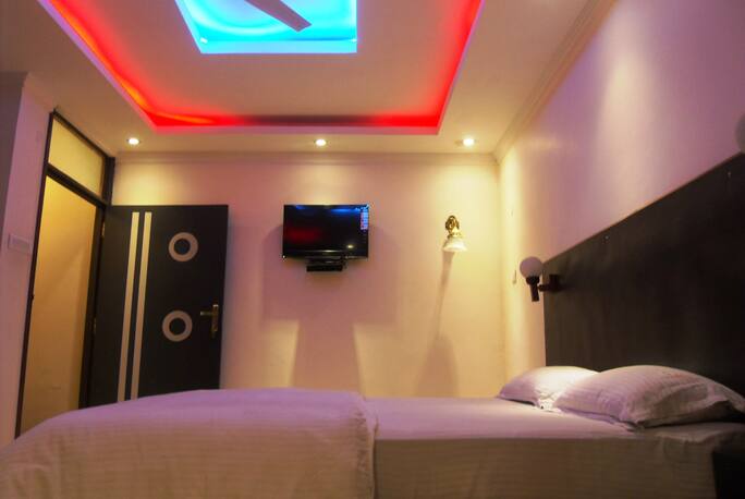 Hotel Valentines, Allahabad 3