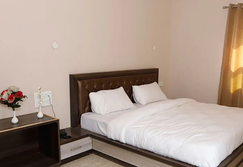 Club Riviera, Budaun 5