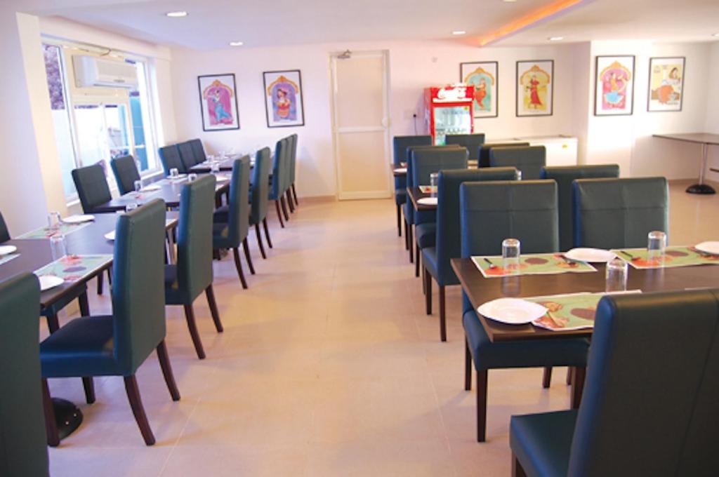Iroomz Way Inn, Hyderabad 3