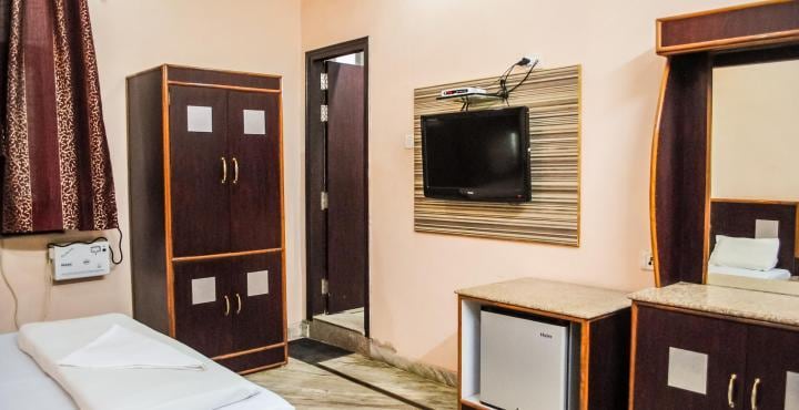 Hotel Nirmal Palace, Lucknow 2