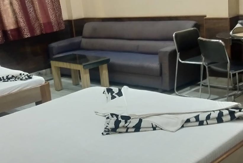 Hotel Nirmal Palace, Lucknow 3