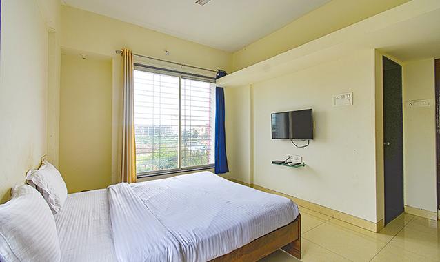 Fab Hotel Golden Leaf