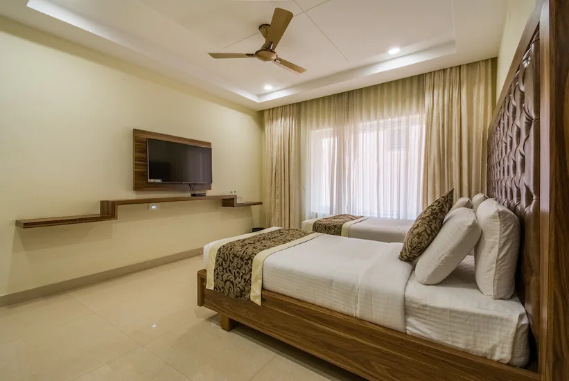 Ostin Viceroy Grand, Guntur 4