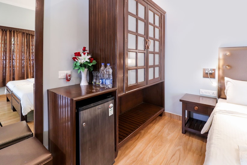 CROWN VILLA VAGATOR, Goa