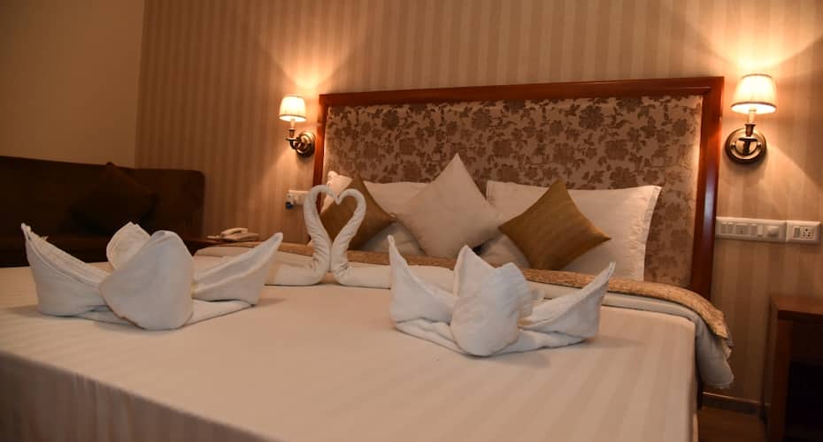 Palm Greens Club, Kheda 5