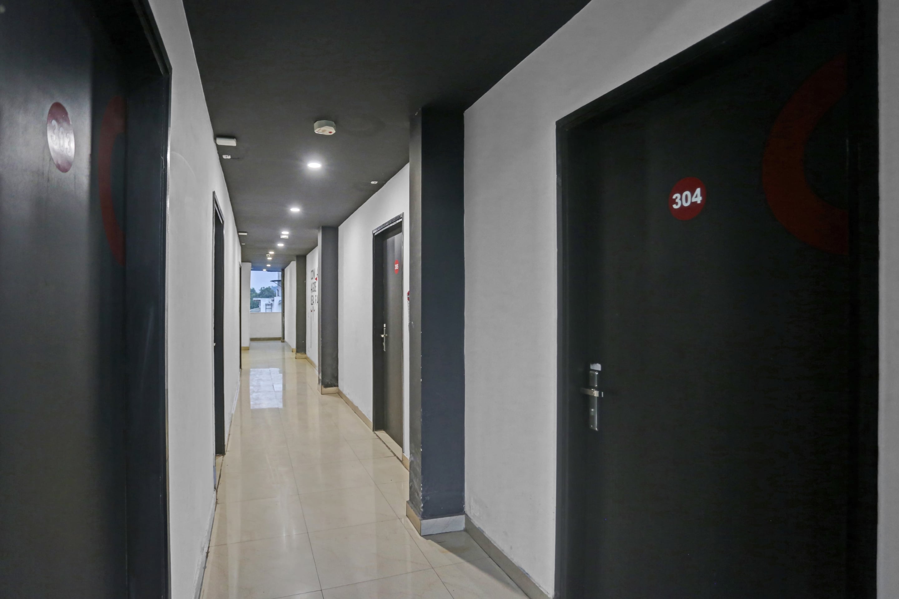 OYO Townhouse 475 Nangal Raya Pankha Road, New Delhi 4