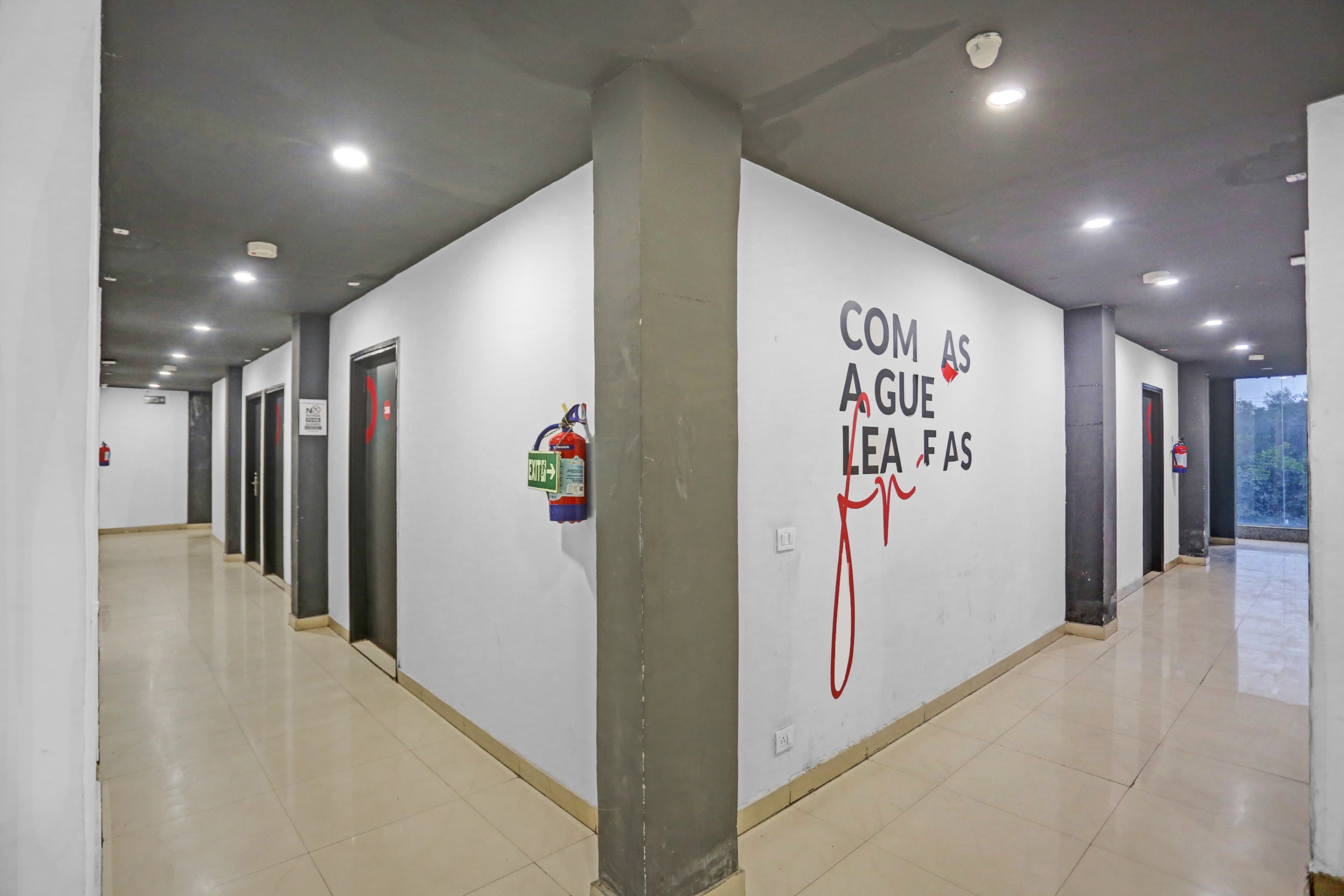 OYO Townhouse 475 Nangal Raya Pankha Road, New Delhi 5