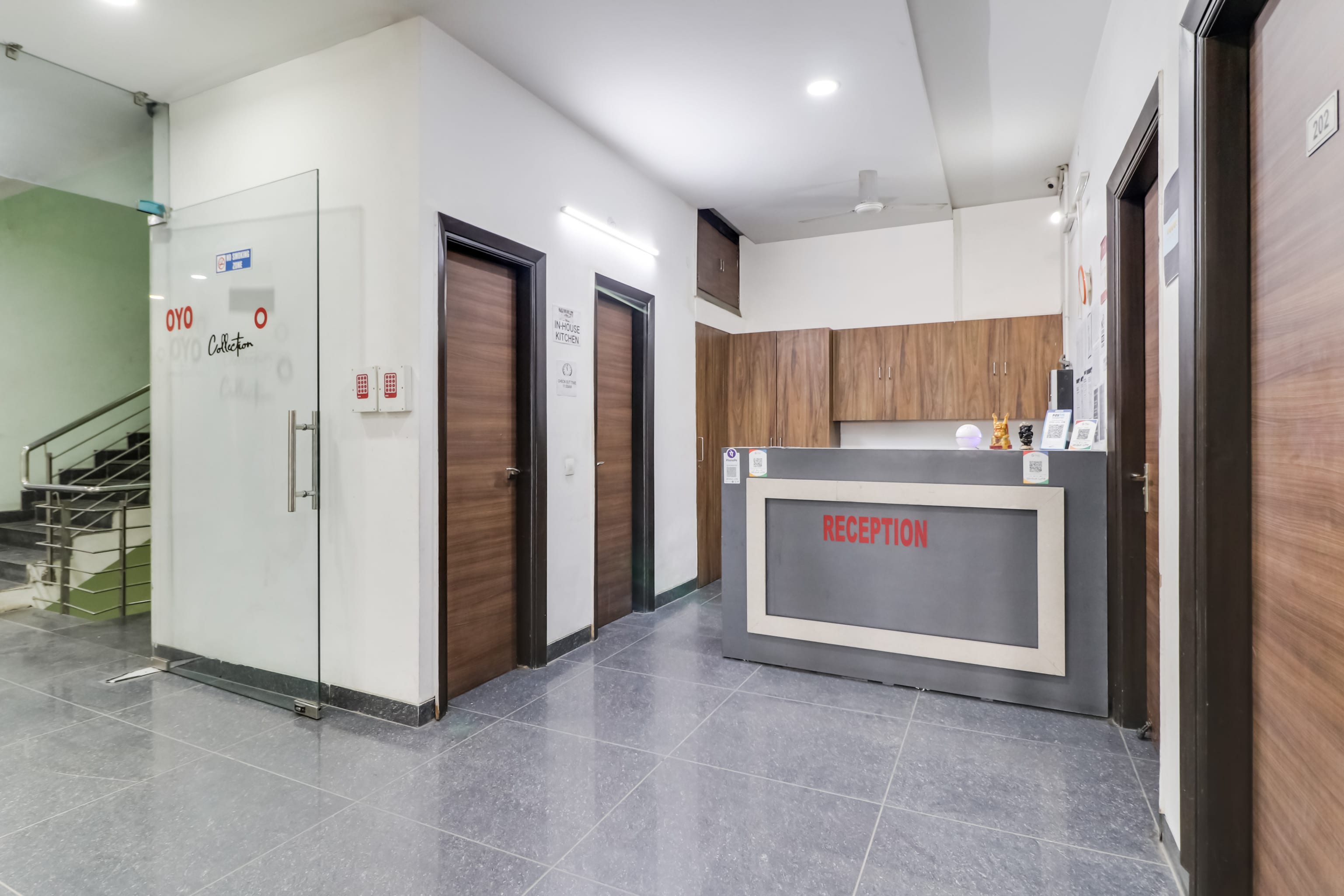 Oyo 79127 Collection O Green plaza, Gurgaon 2
