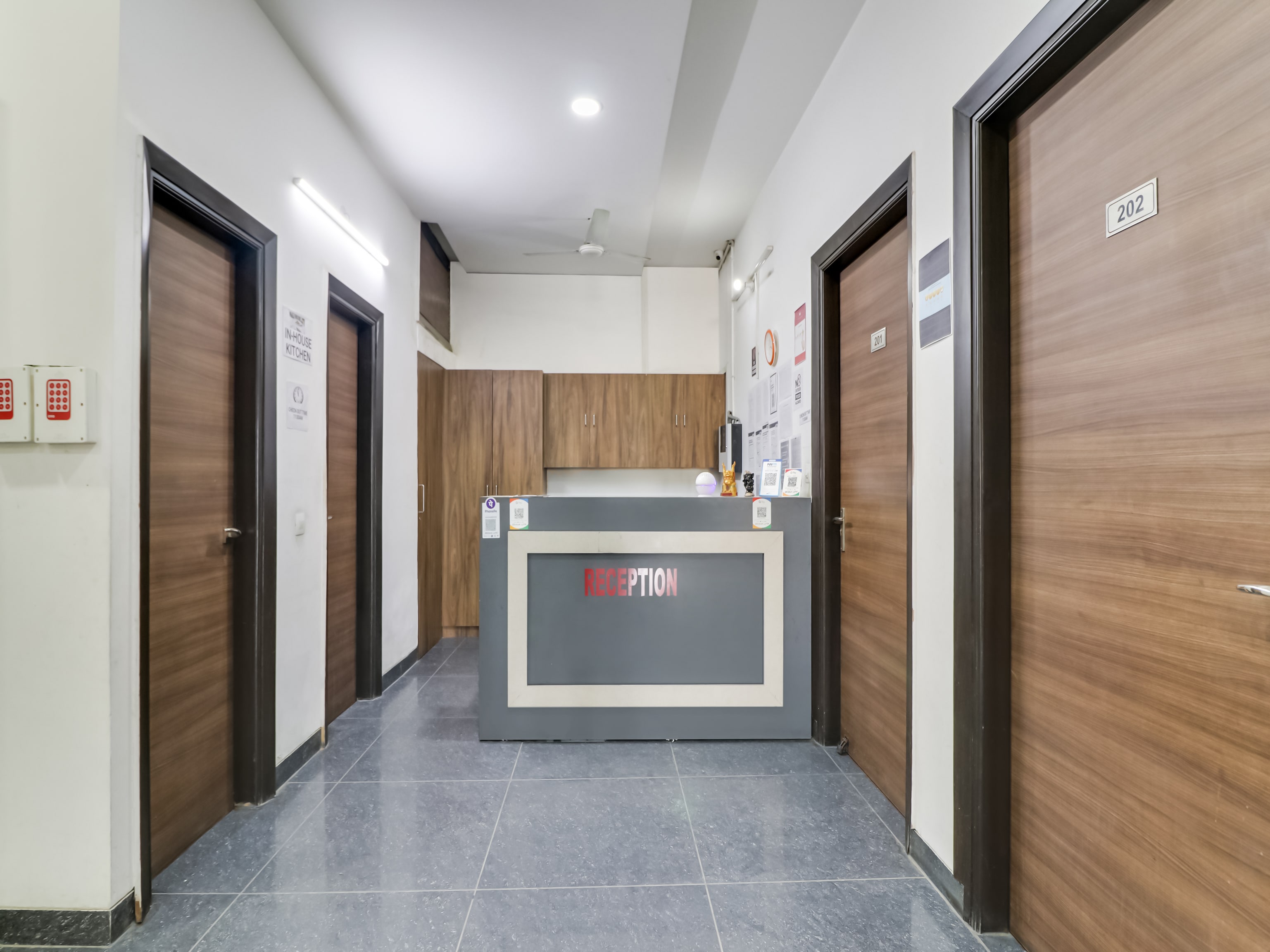 Oyo 79127 Collection O Green plaza, Gurgaon 5