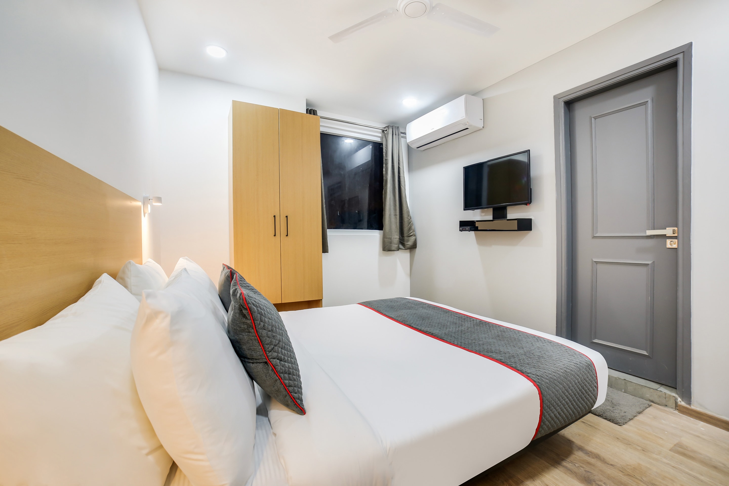OYO Townhouse 373 Vishwas Nagar, New Delhi 5