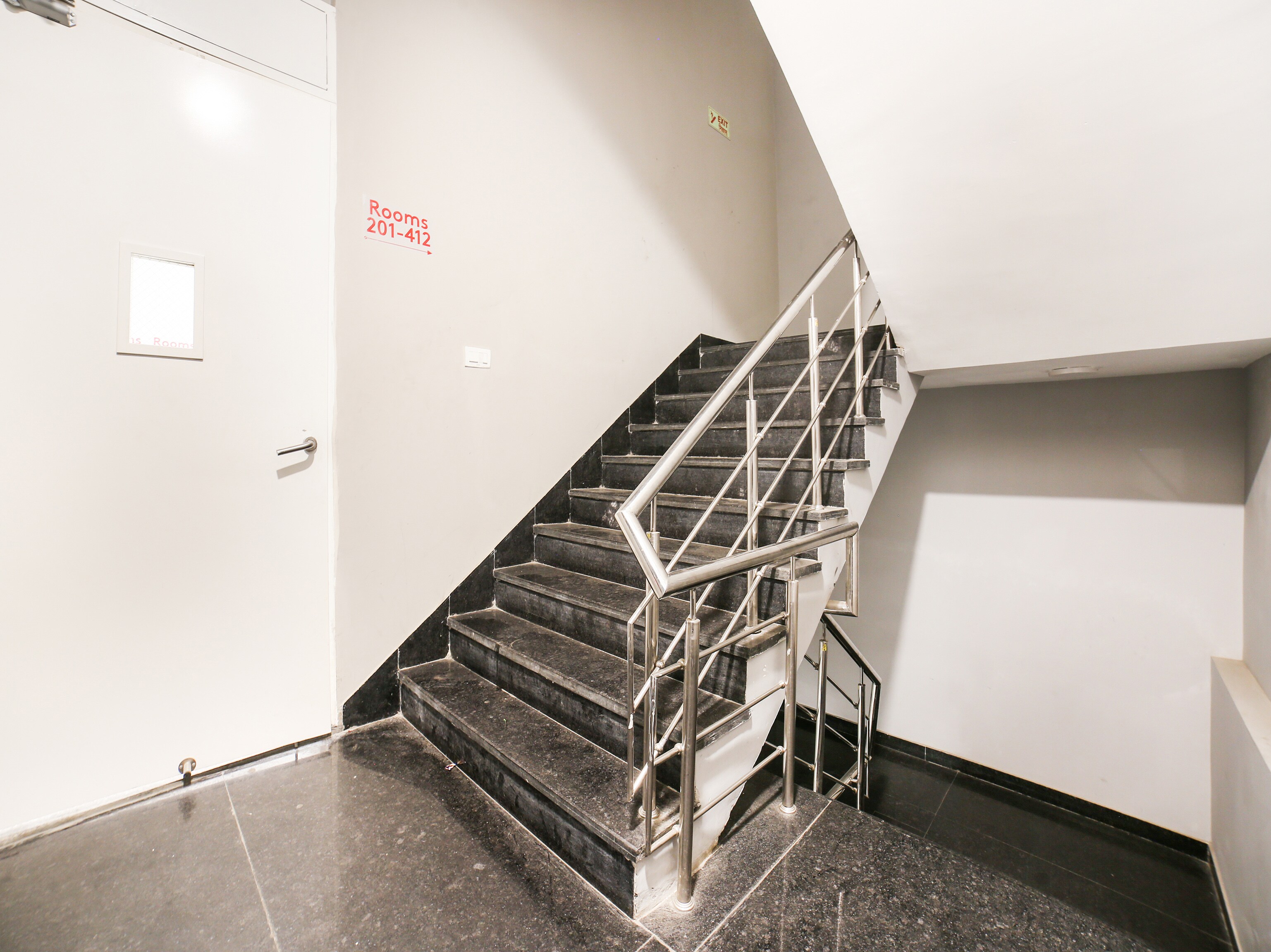 OYO Townhouse 381 Dilshad Garden, New Delhi 5