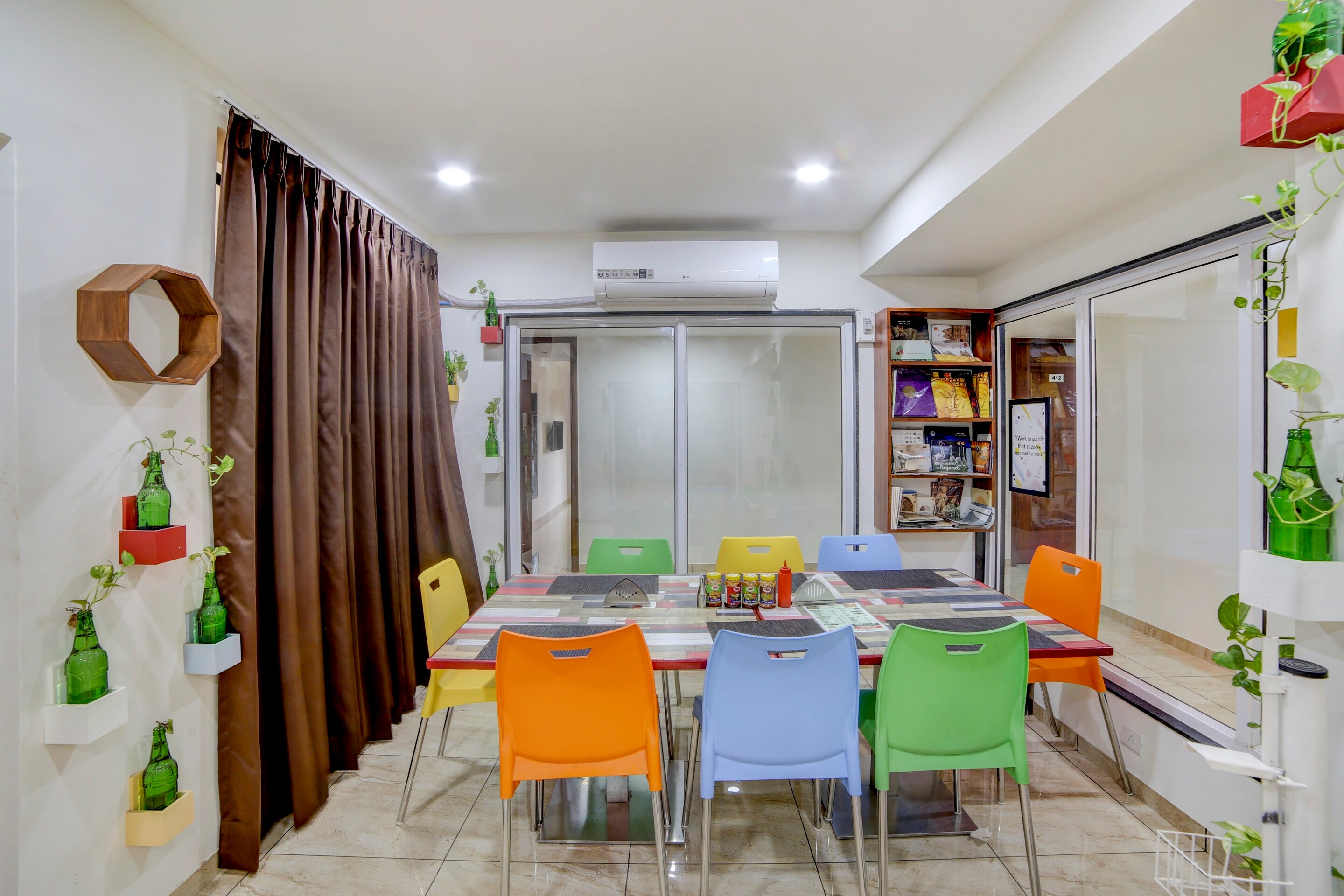 Townhouse OAK Hotel Leo, Ahmedabad 4