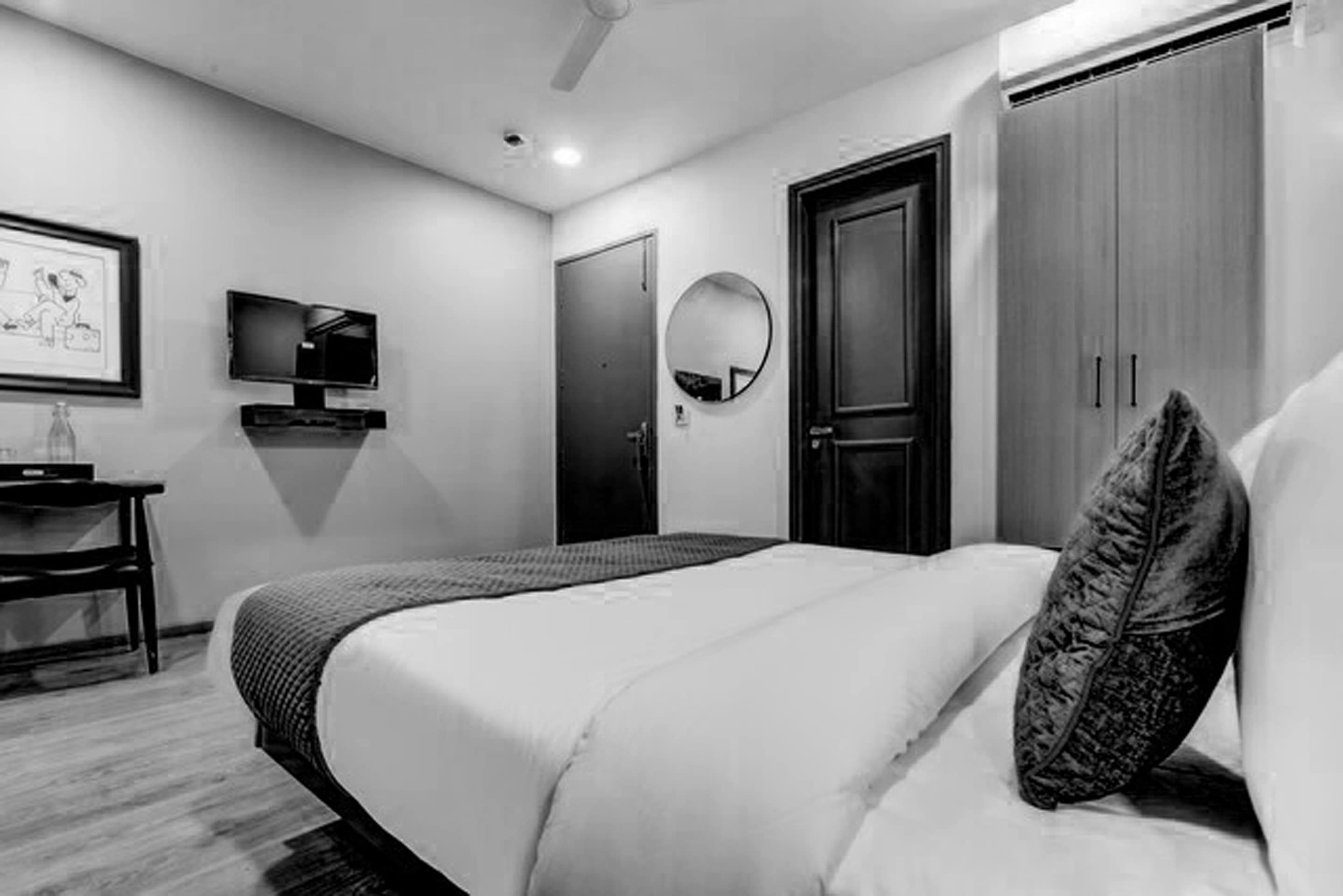 OYO Townhouse 282 Golf Course Road Gurgaon, Gurgaon 2