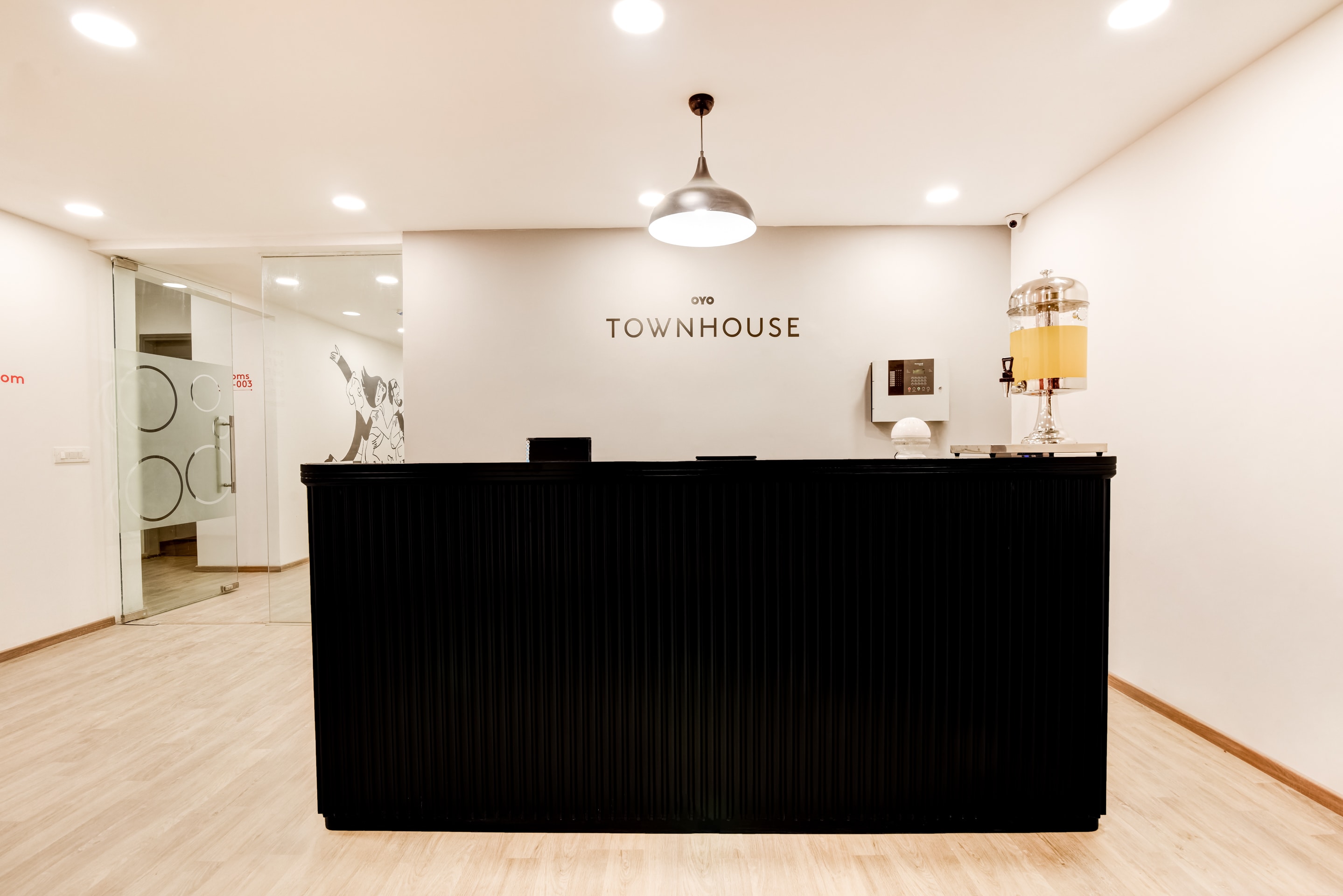 OYO Townhouse 282 Golf Course Road Gurgaon, Gurgaon 5