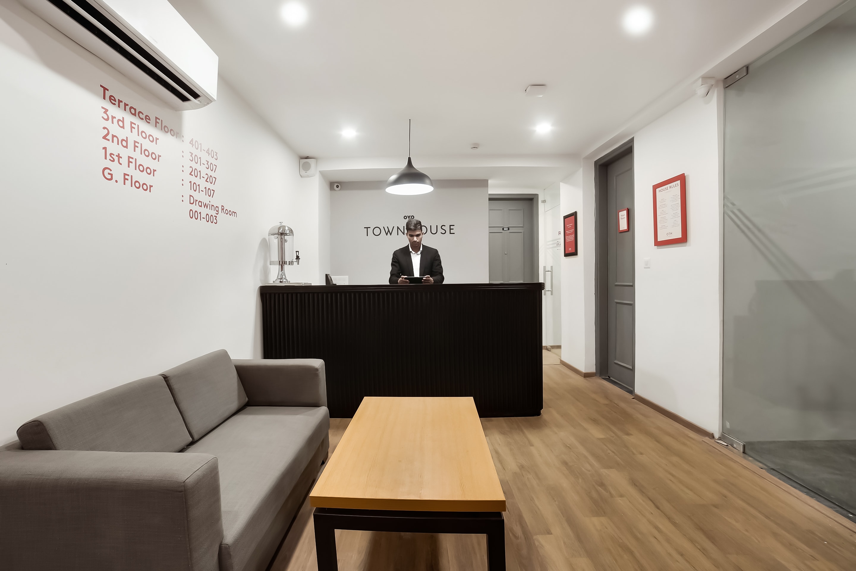 OYO Townhouse 158 Near Netaji Subhash Marg, Gurgaon 5