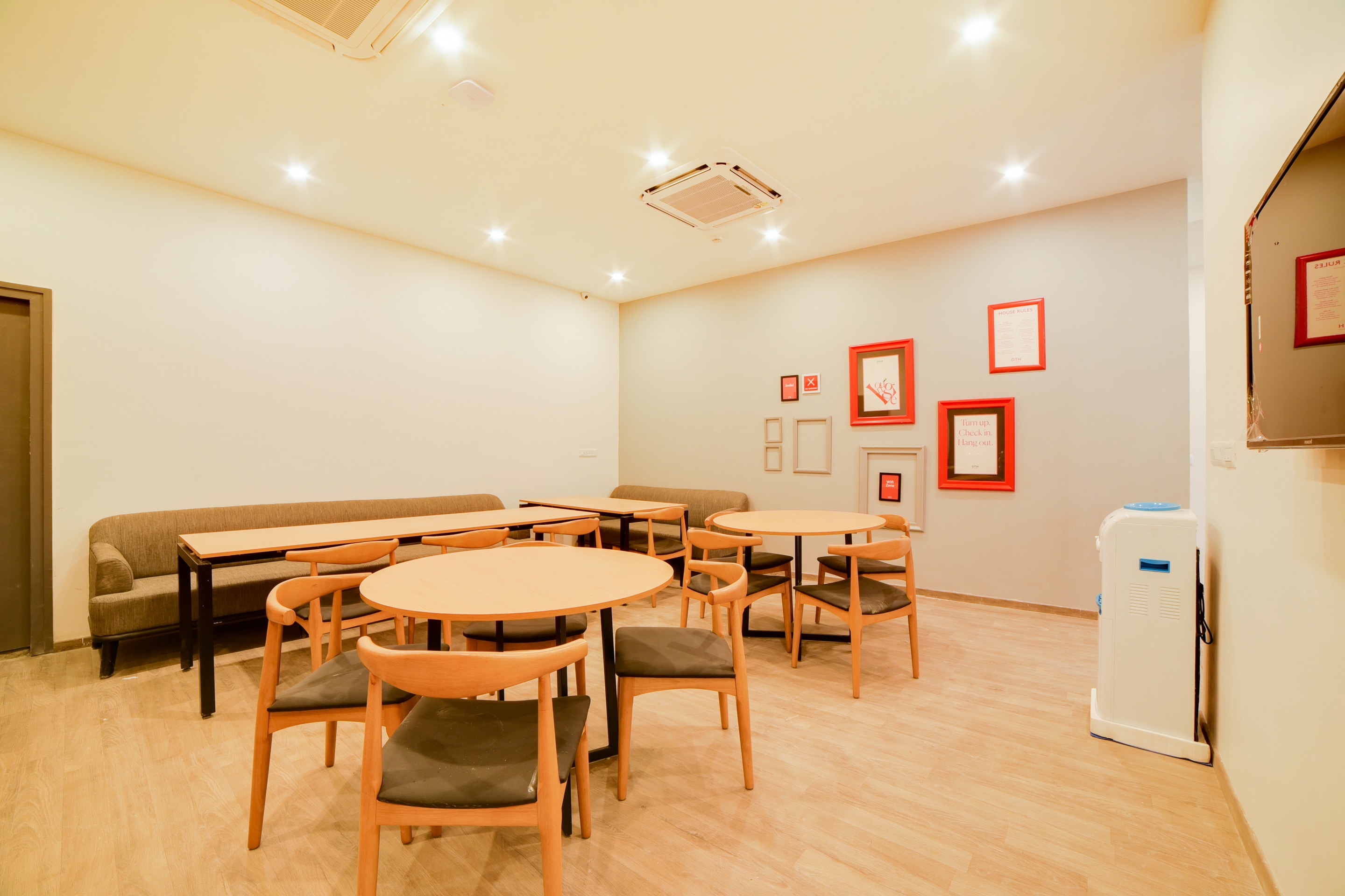 OYO Townhouse 273 Hosur Main Road Bommanahalli, Bangalore 4