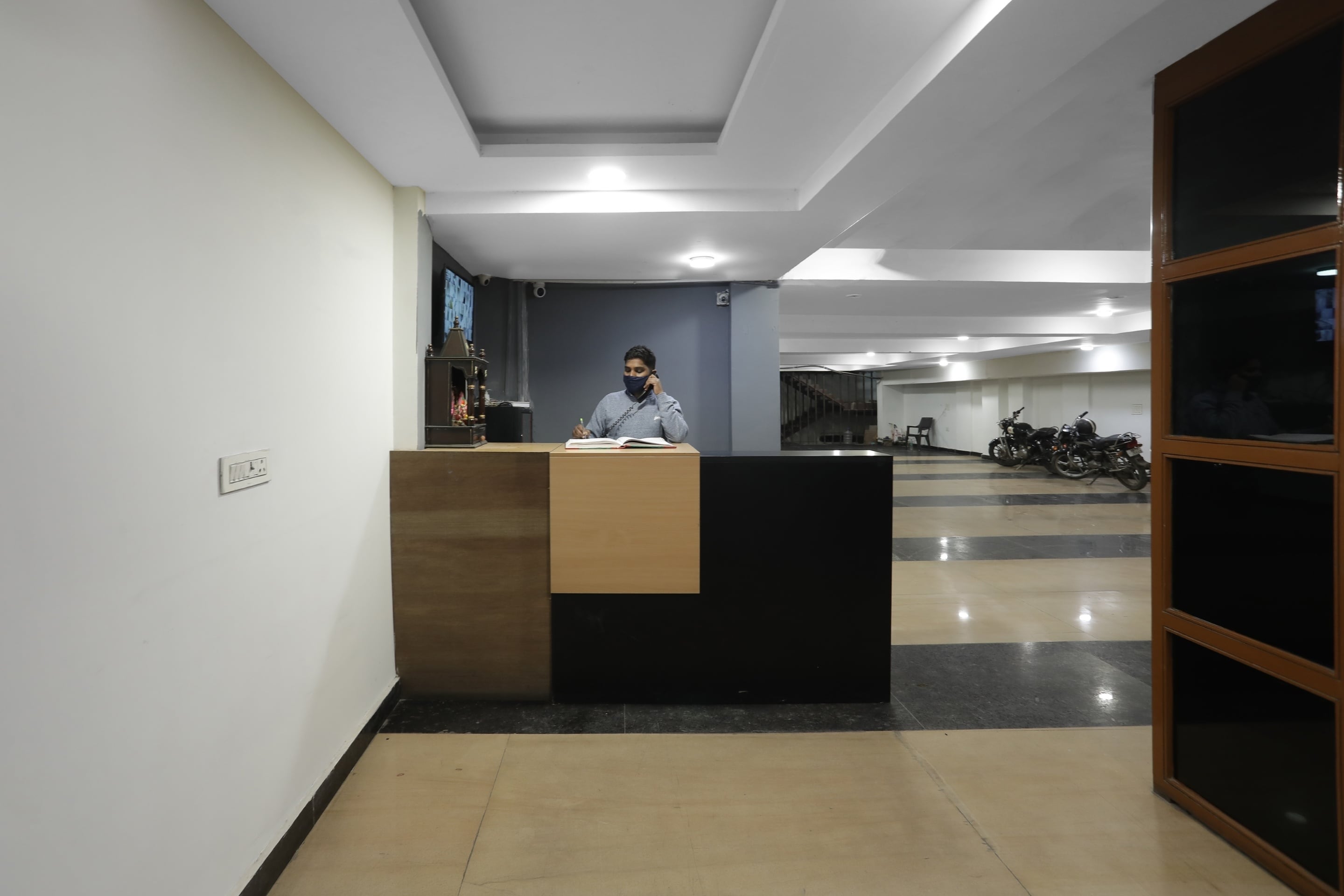 OYO Townhouse 819 Metro View, New Delhi 2
