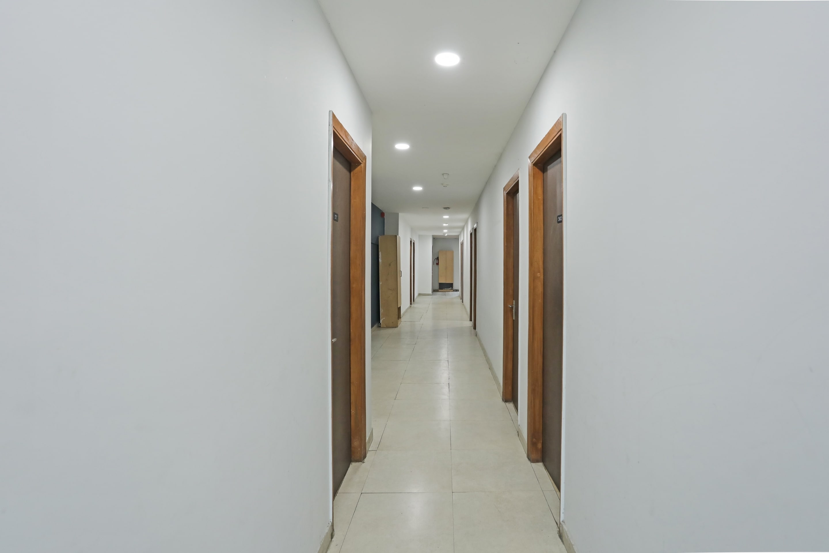 OYO Townhouse 819 Metro View, New Delhi 3
