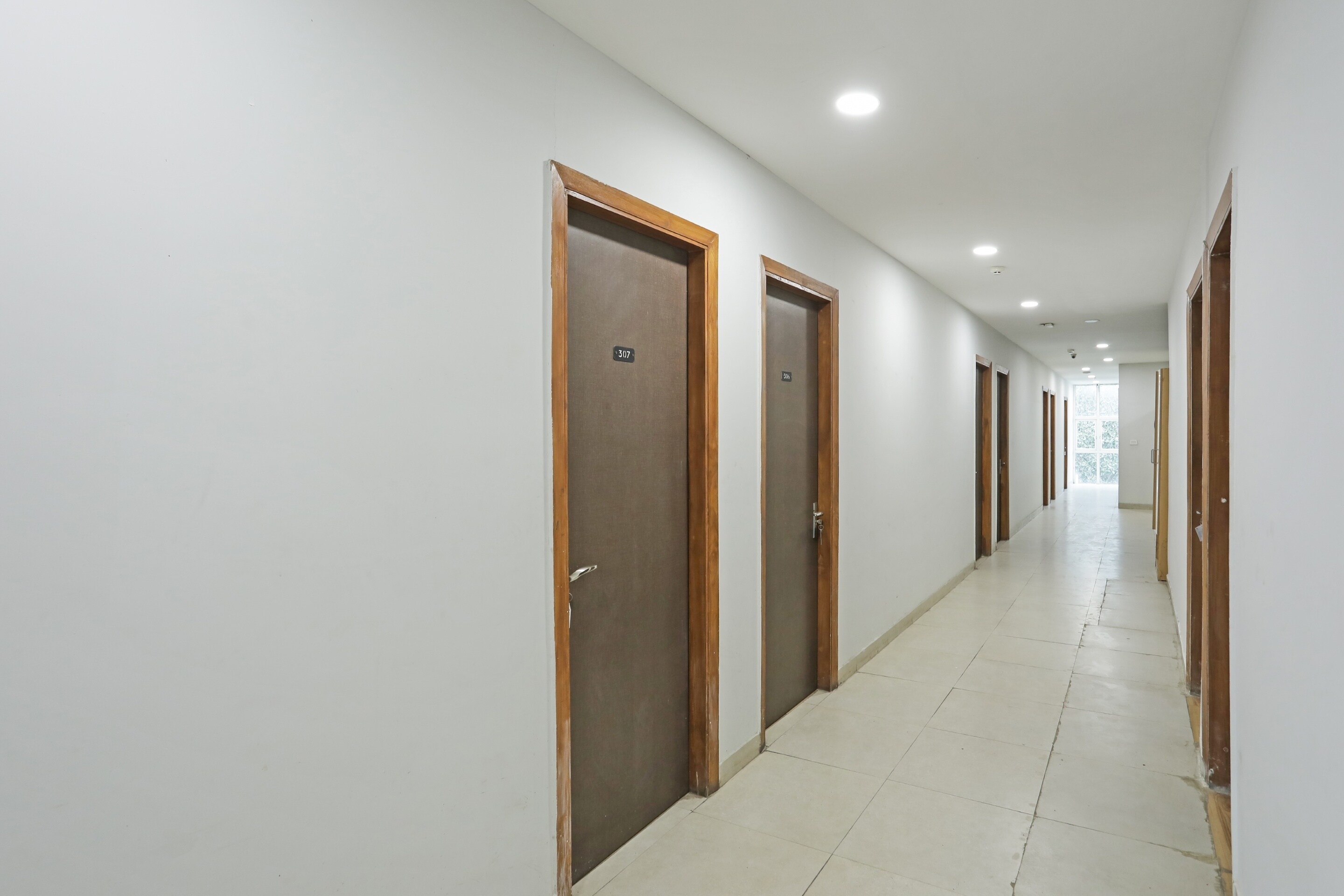 OYO Townhouse 819 Metro View, New Delhi 4