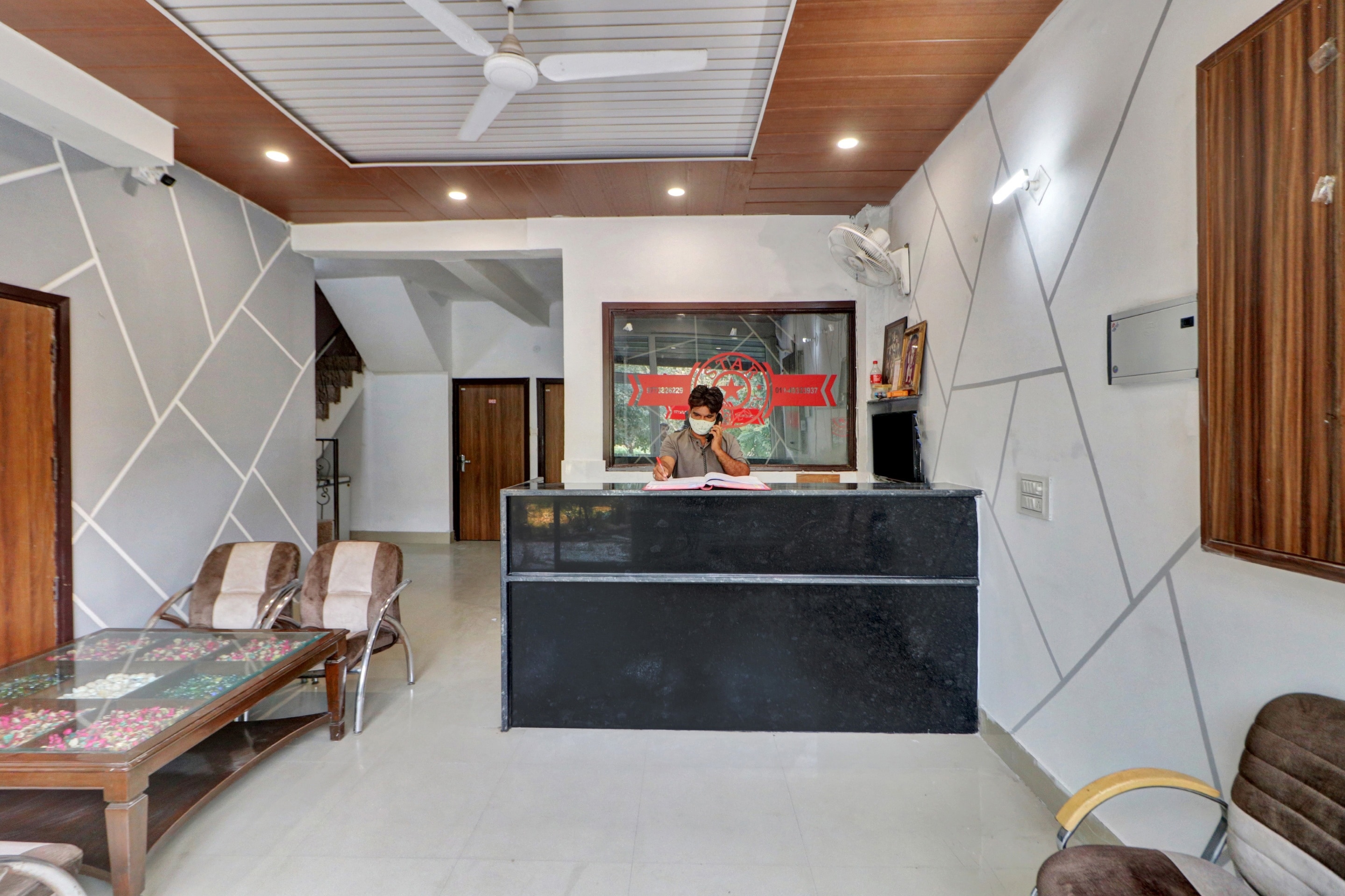 Collection O 87094 Hotel Star Ki, New Delhi 2