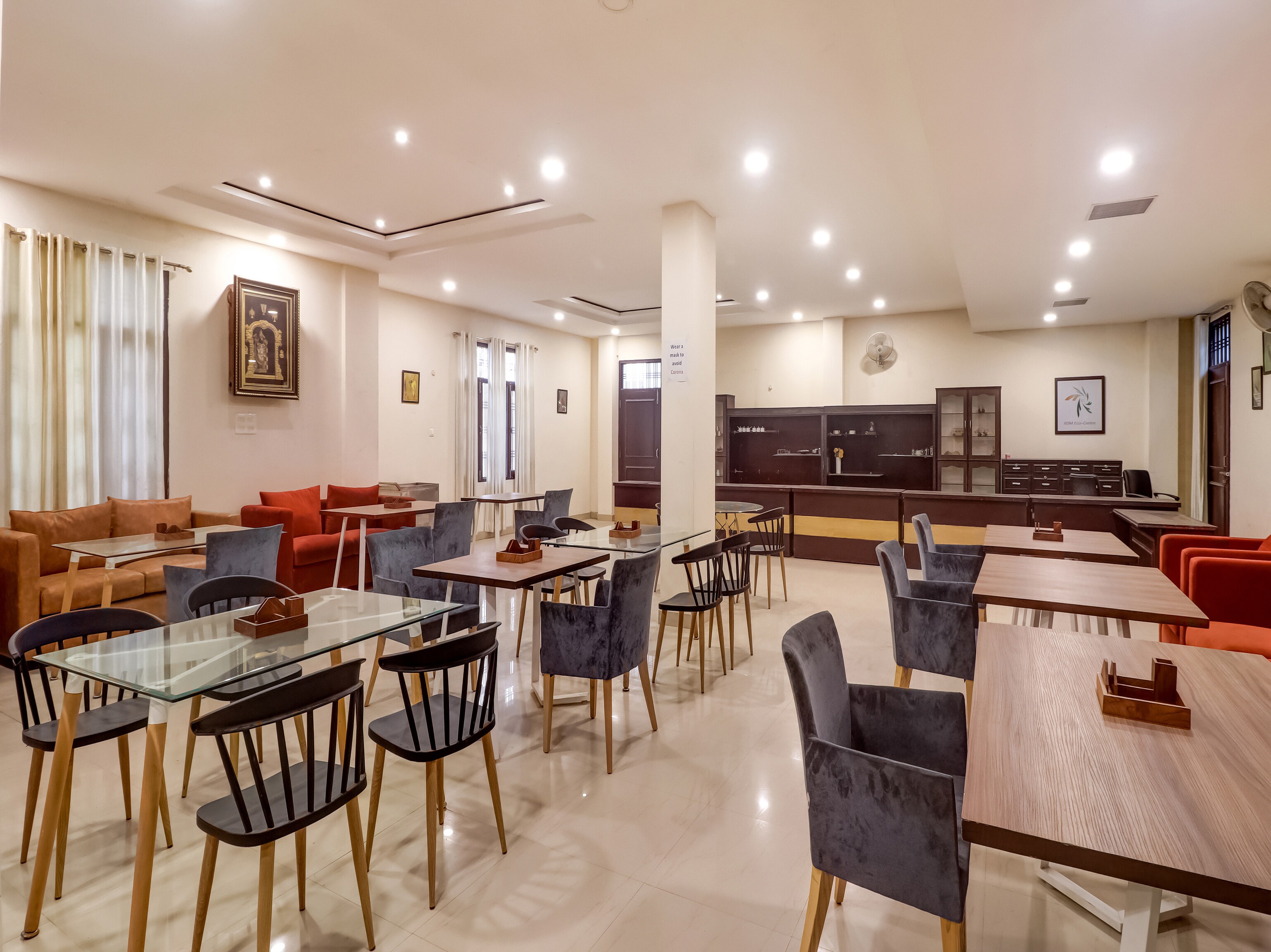 Capital O 67305 Hotel Divira Inn, Dhanbad 2