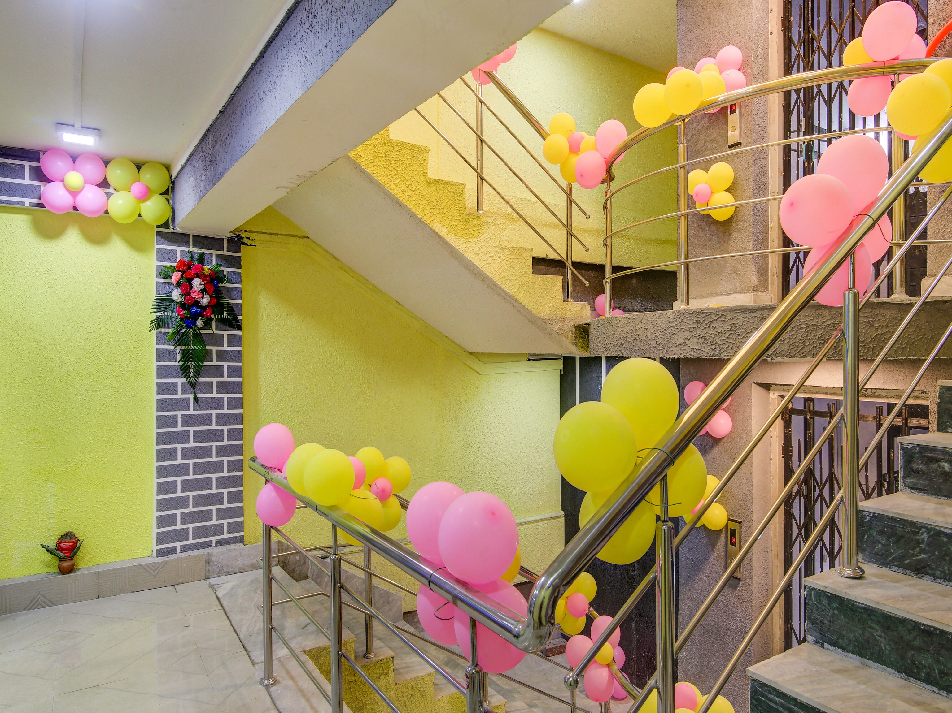 Capital O 67305 Hotel Divira Inn, Dhanbad 3