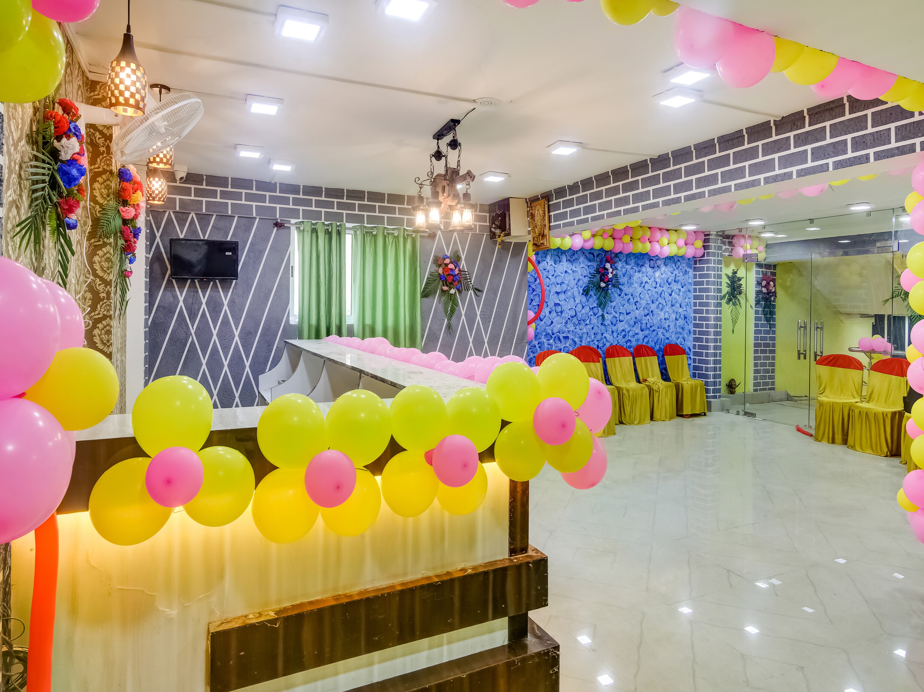 Capital O 67305 Hotel Divira Inn, Dhanbad 5