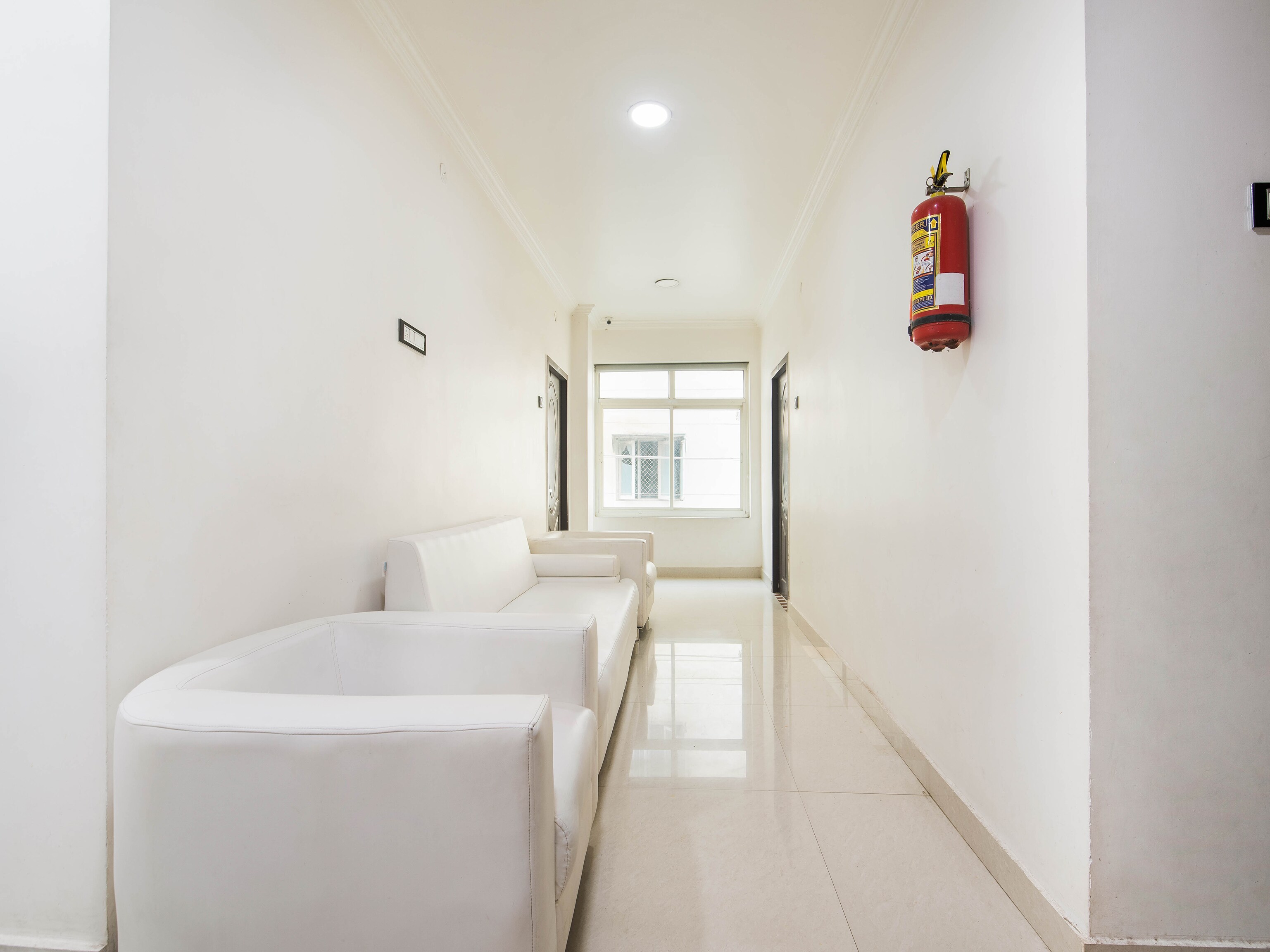 Capital O 76441 Hotel Aditya Grand, Guntur 2