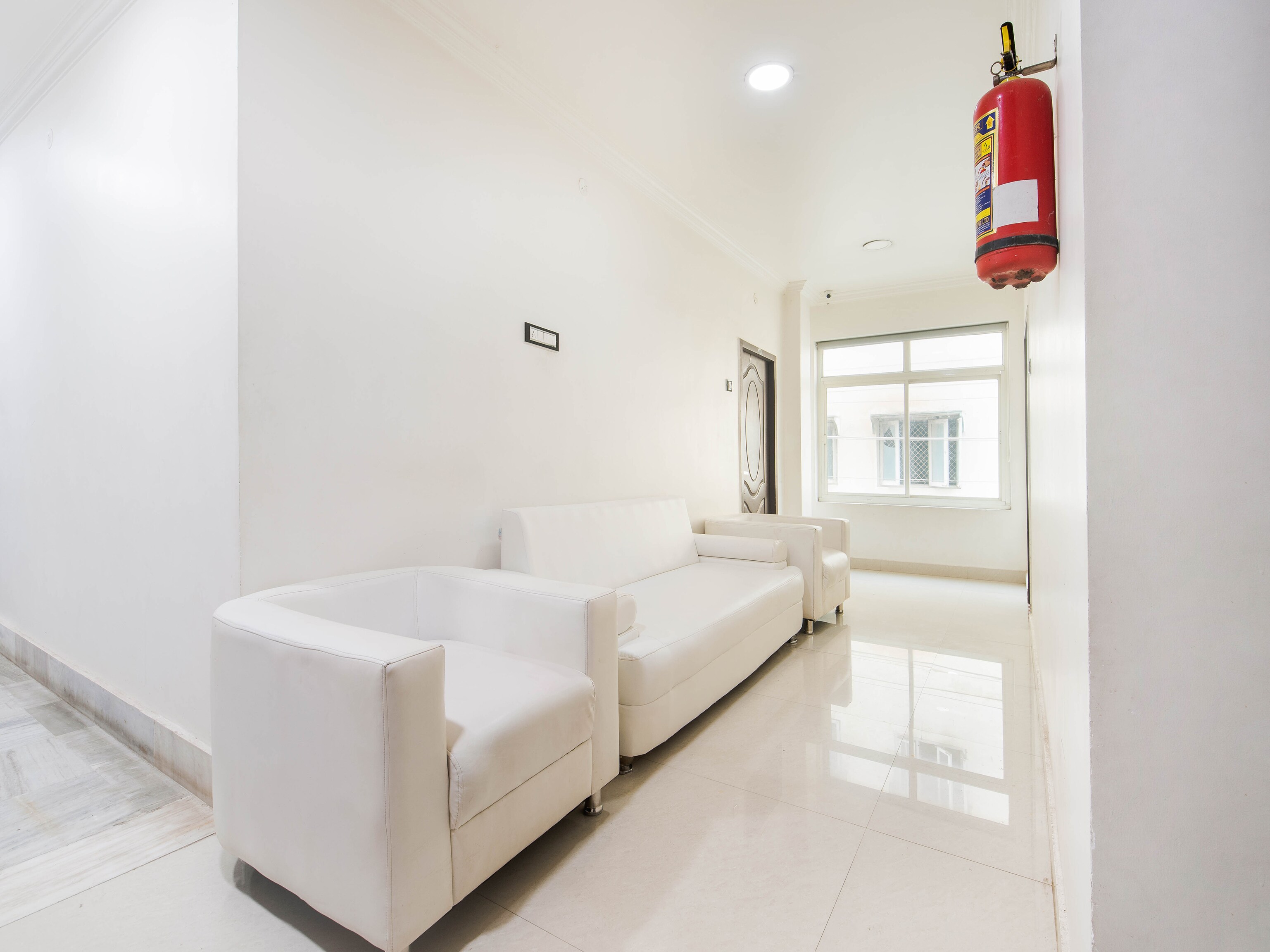 Capital O 76441 Hotel Aditya Grand, Guntur 4