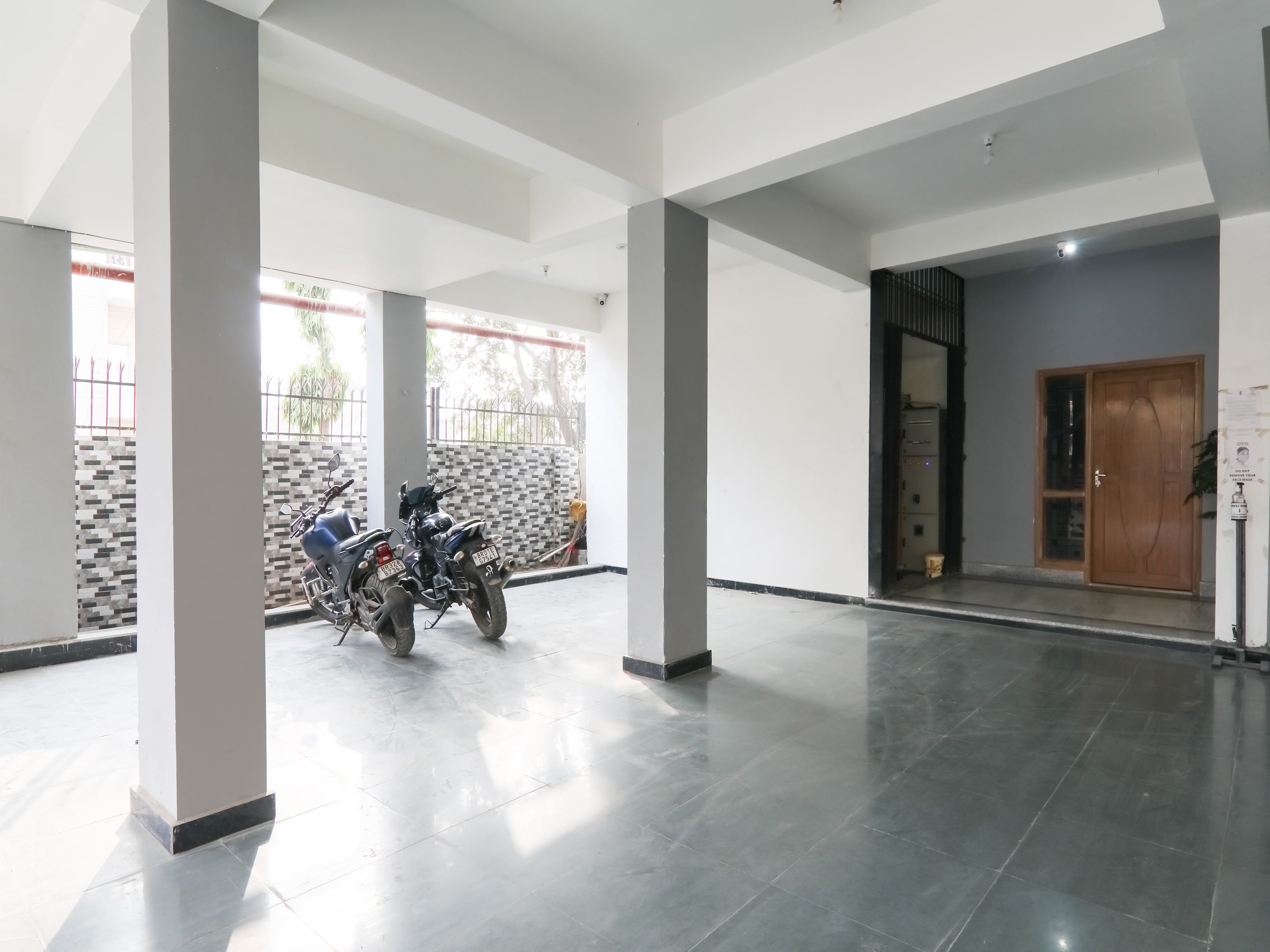 Capital O 78105 Hotel Figtree Premier, Patna 2