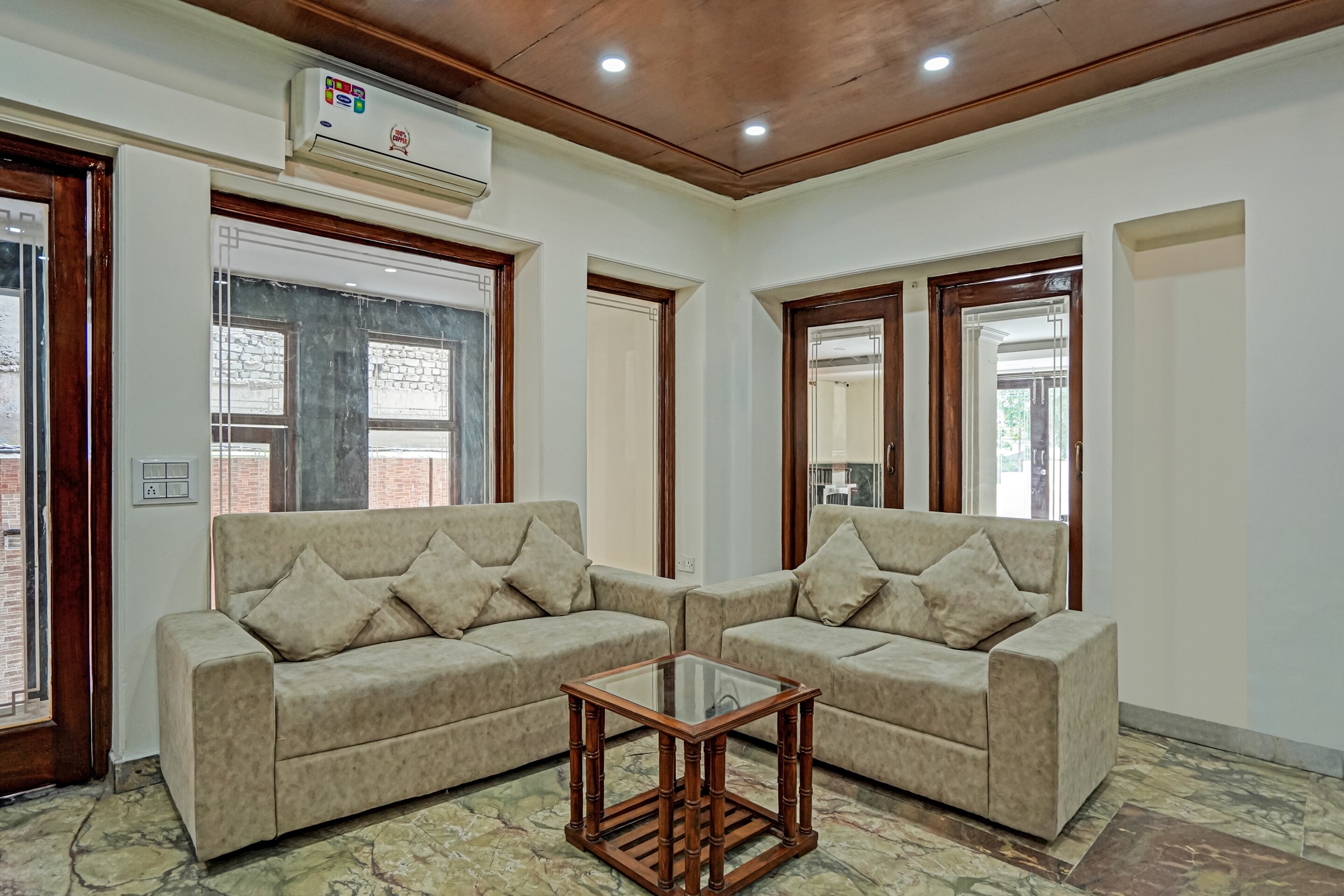 Capital O NOD1066 Perfect INN, Noida 4