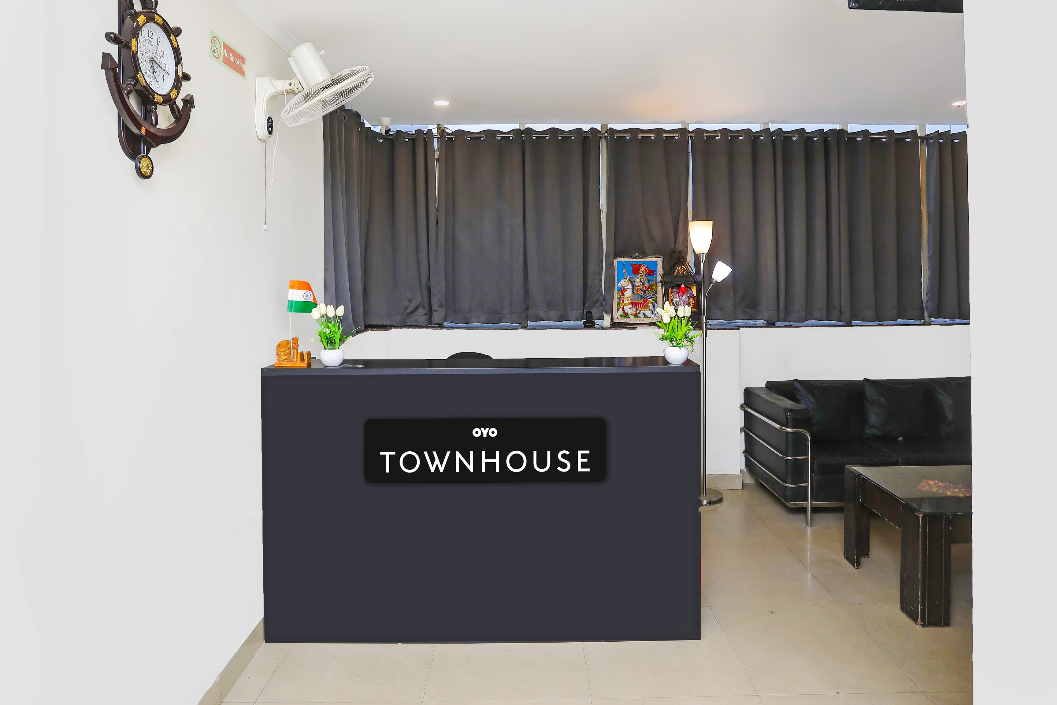 OYO Townhouse 589 Hotel Diamond View, Noida 3
