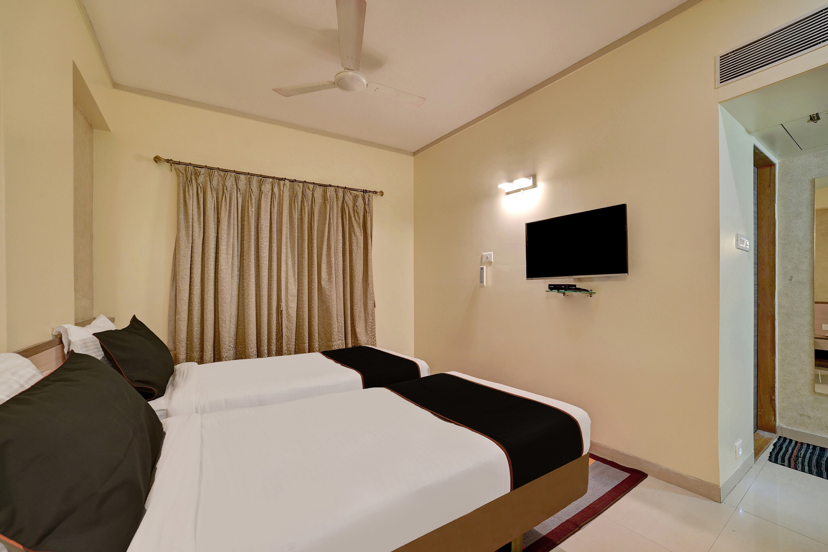 Collection O 76358 Kapil Residency Parage Chowk, Pune 5