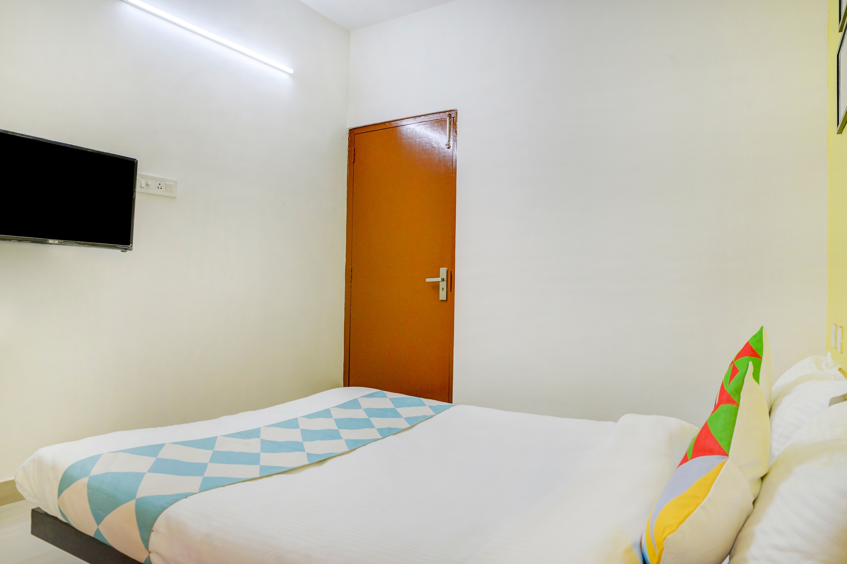 Collection O 76820 THE KOLKATA HOTEL, Kolkata 2