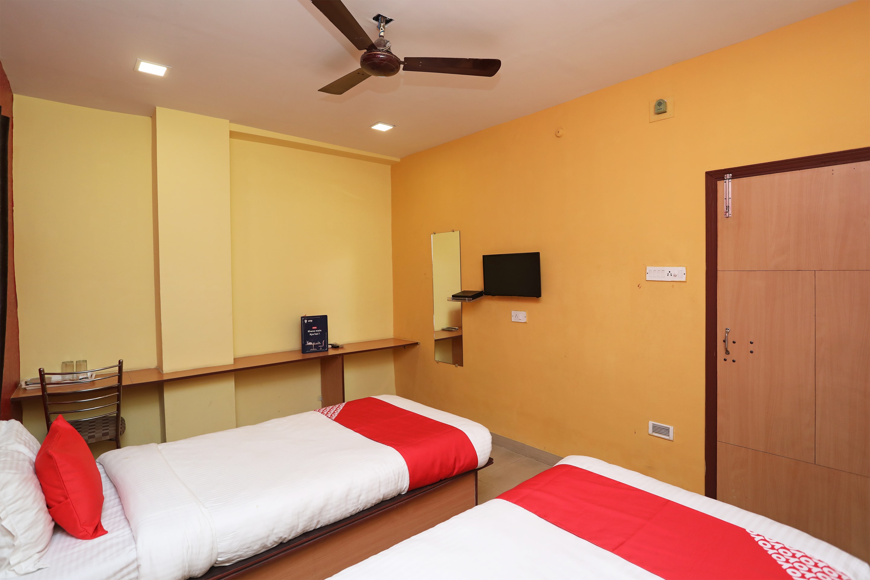 OYO Flagship 24149 Kamala Inn Dankuni, Kolkata 4