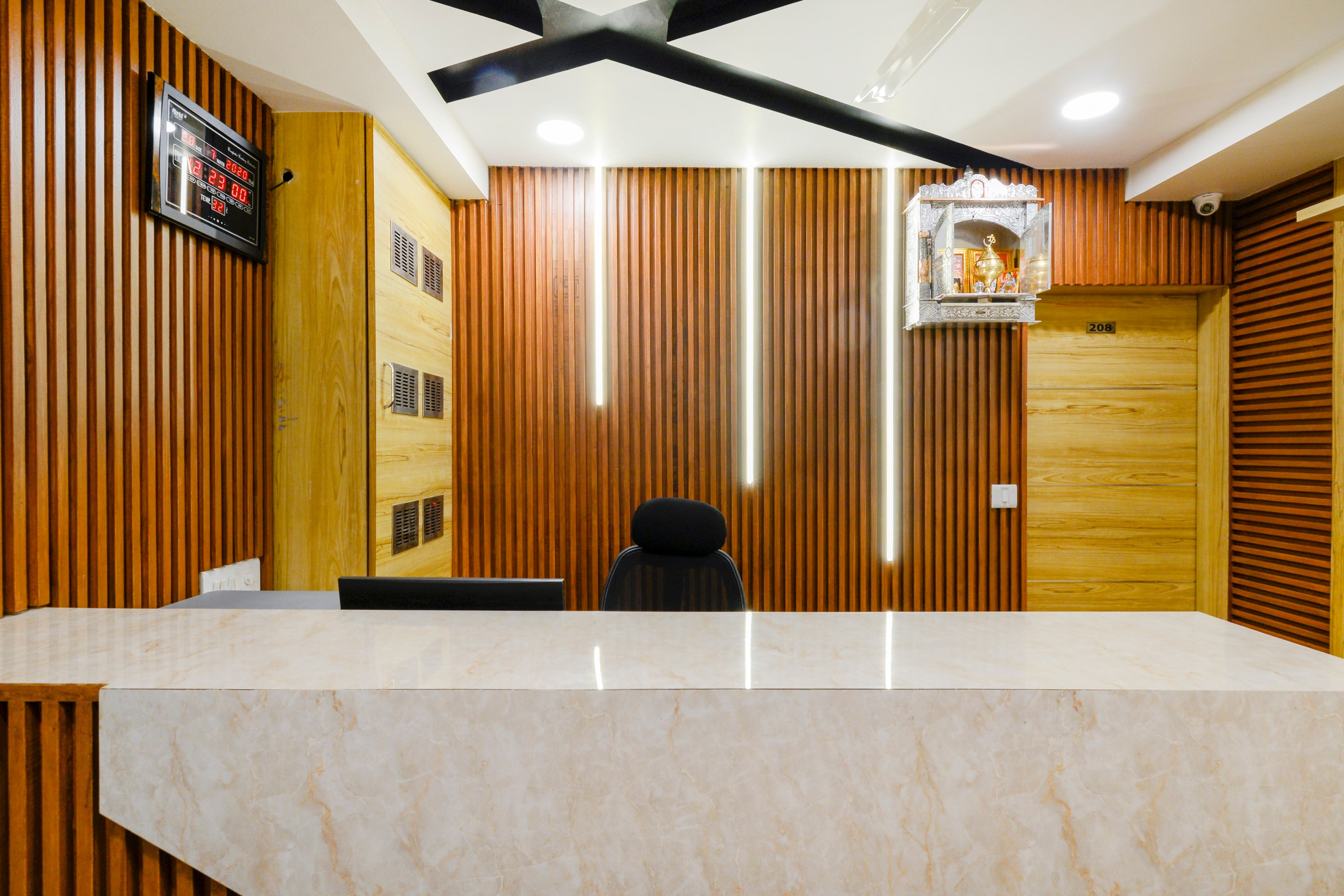 OYO 70998 Hotel Safari Inn, Ahmedabad 4