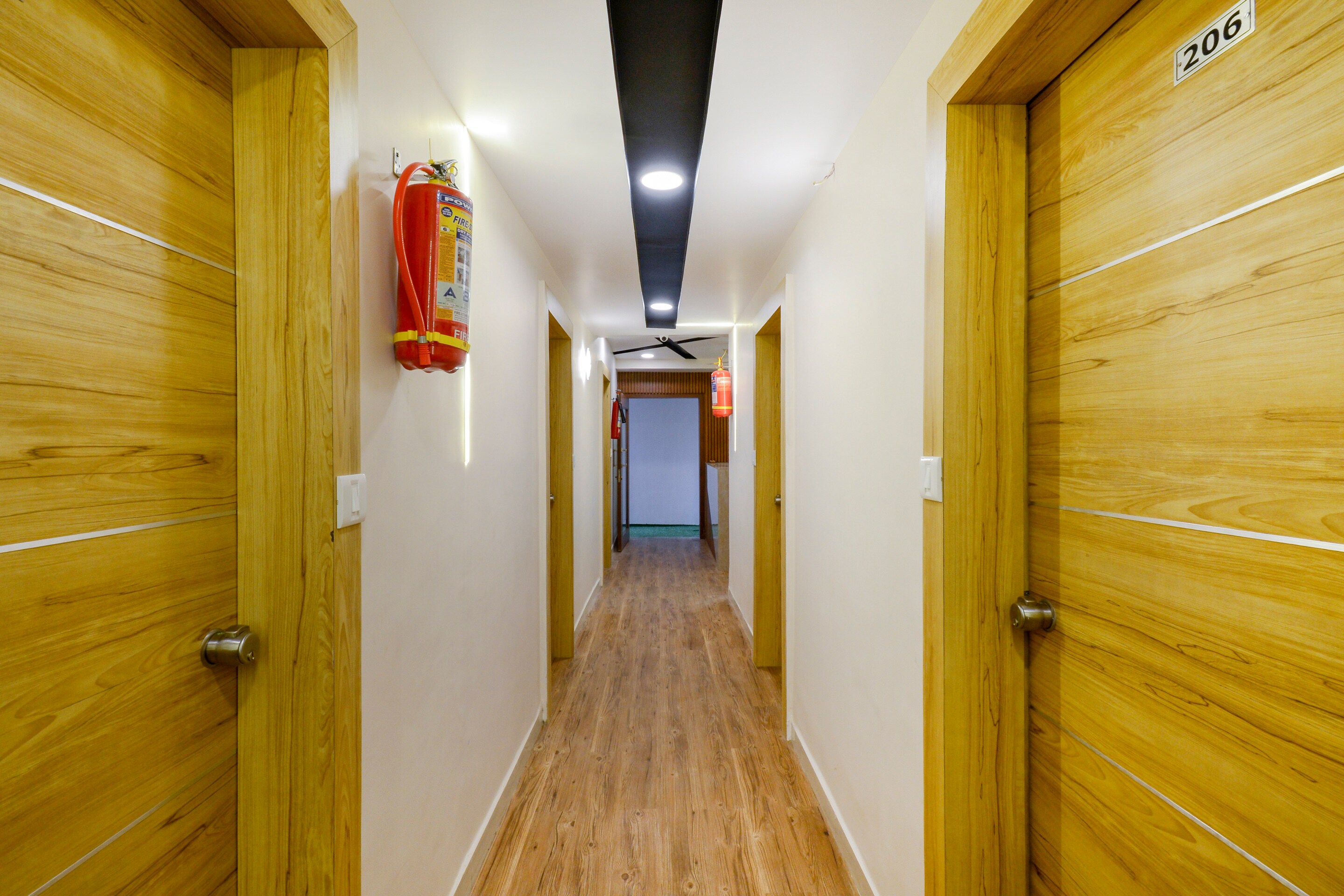 OYO 70998 Hotel Safari Inn, Ahmedabad 5