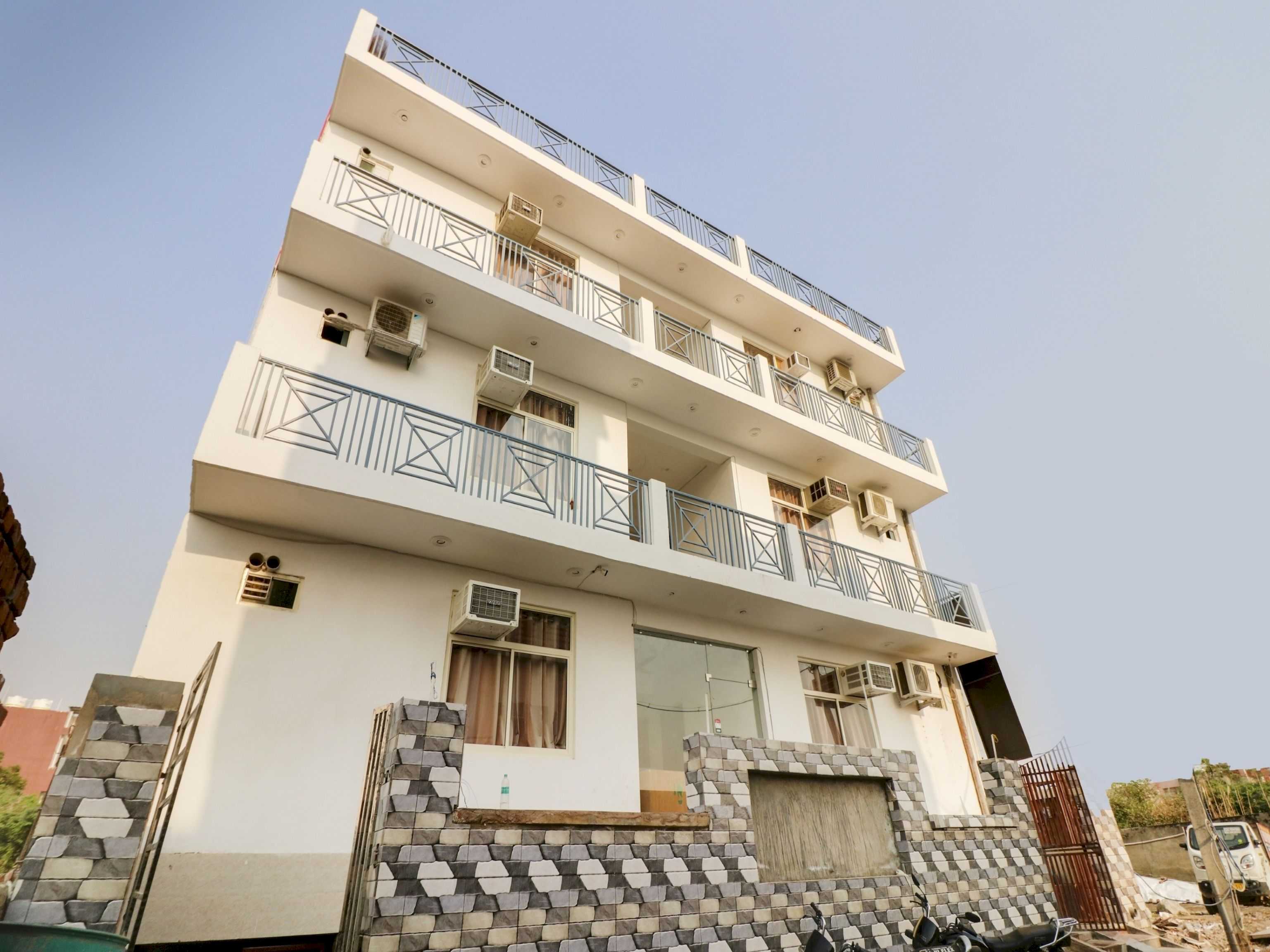 OYO 75440 Relax Inn, Noida 2